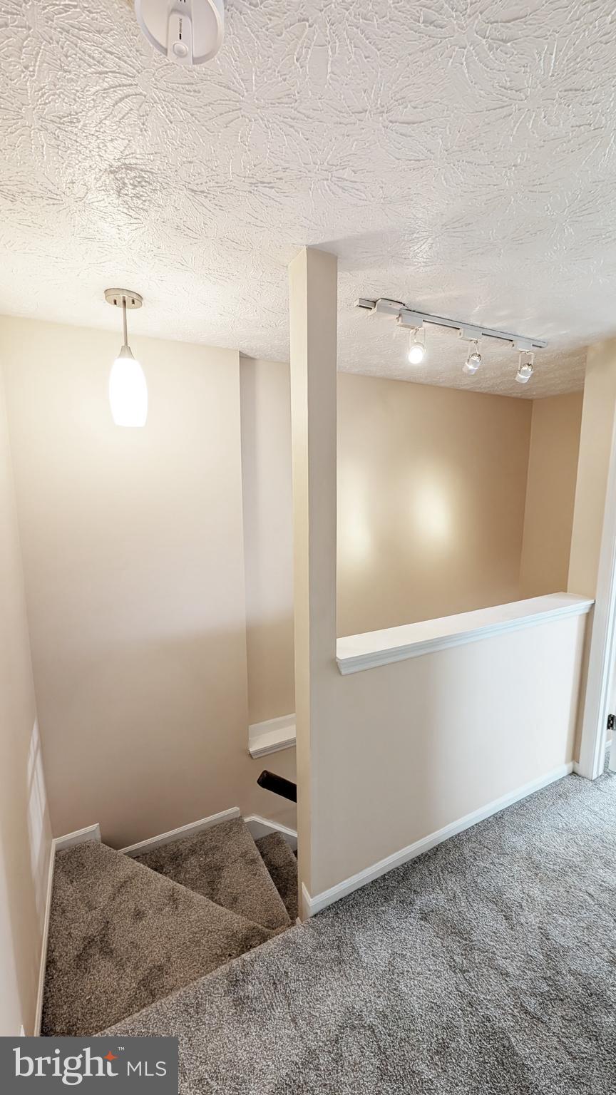 OAK POND - Residential