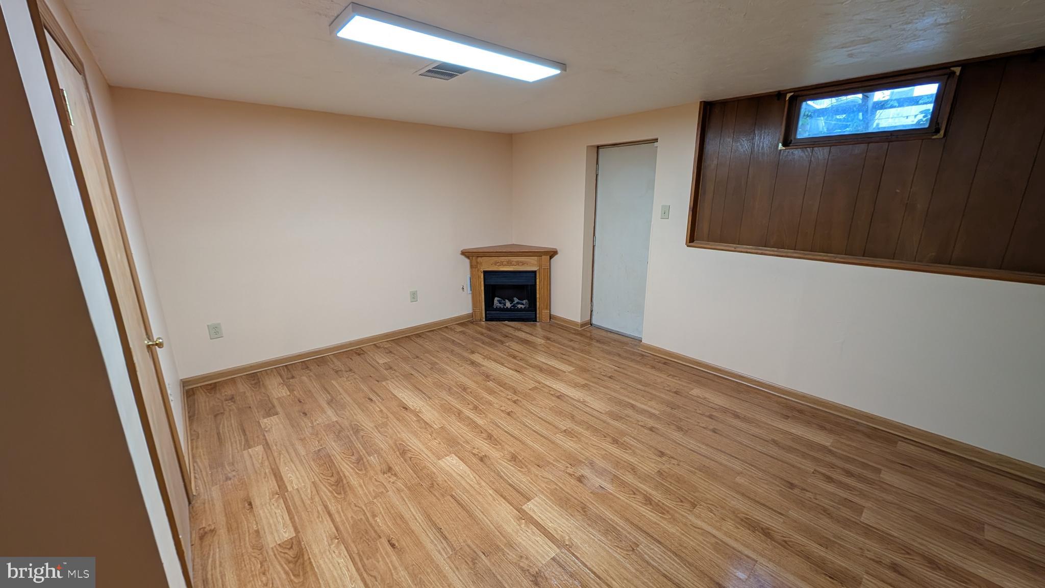 OAK POND - Residential