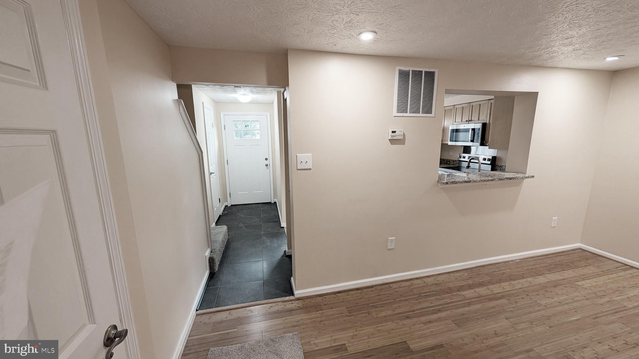 OAK POND - Residential