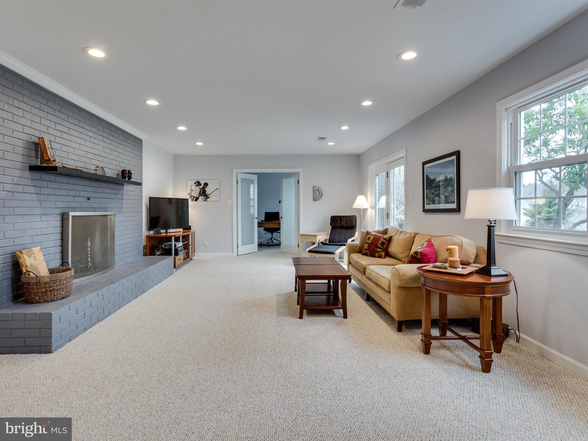 LAKE RIDGE - Residential