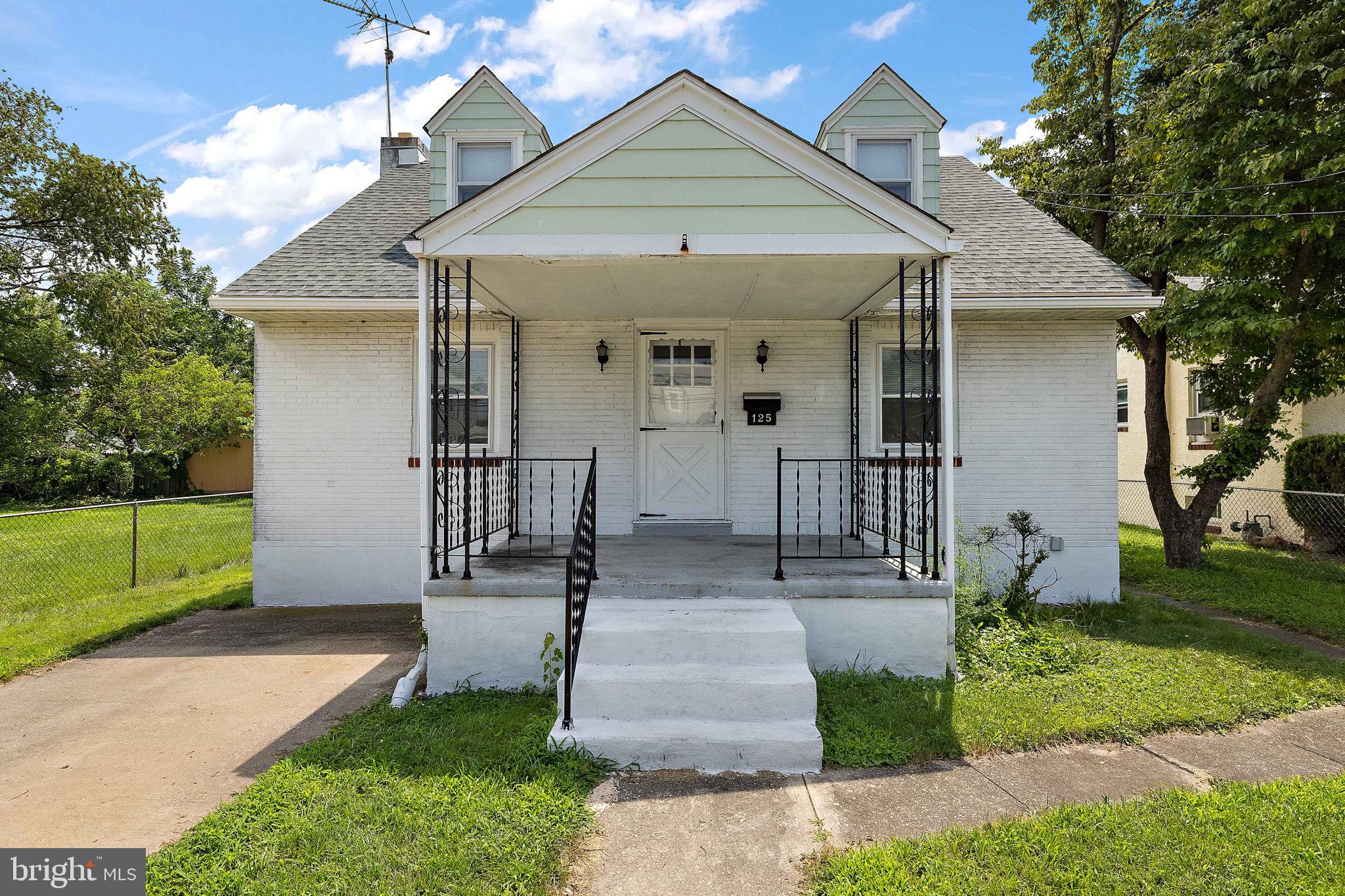 Don't miss this opportunity to secure a great home! 125 N Governor Printz is a solid home with many features that allow many options! This home is ripe for a full renovation, but a few fixes and upgrades would provide a great home to any owner-occupant. 4 bedrooms gives plenty of space for multiple tenants or a family. The bathroom is in great condition with spotless tile and great natural light. The kitchen is unsoiled with many of the appliances showing little to no signs of usage. This property also has a generous yard and driveway providing off-street parking to avoid any traffic. This property is being sold AS-IS and the owner will not be making repairs of any kind prior to settlement. The property is currently vacant and available to show anytime!