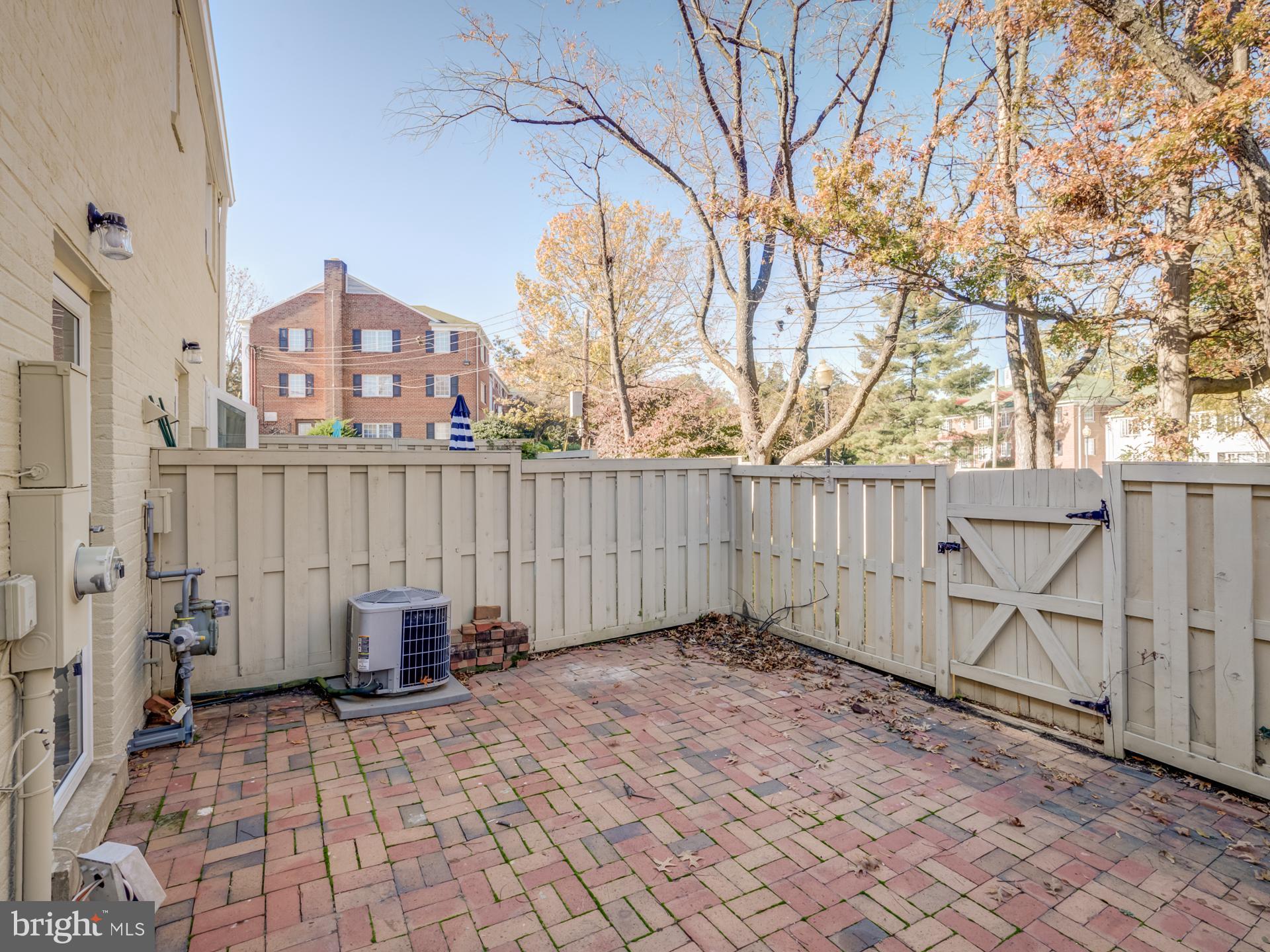 FAIRLINGTON TOWNE - Residential Lease