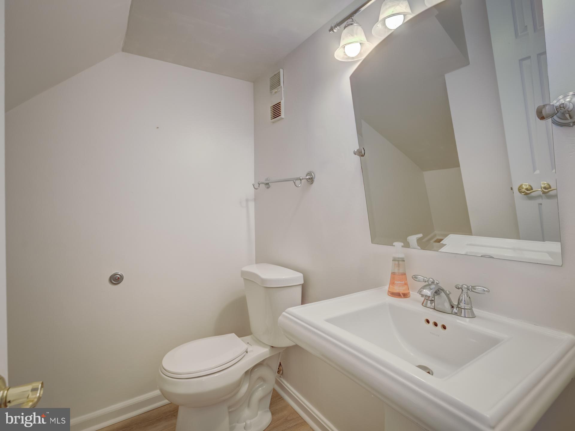 FAIRLINGTON TOWNE - Residential Lease