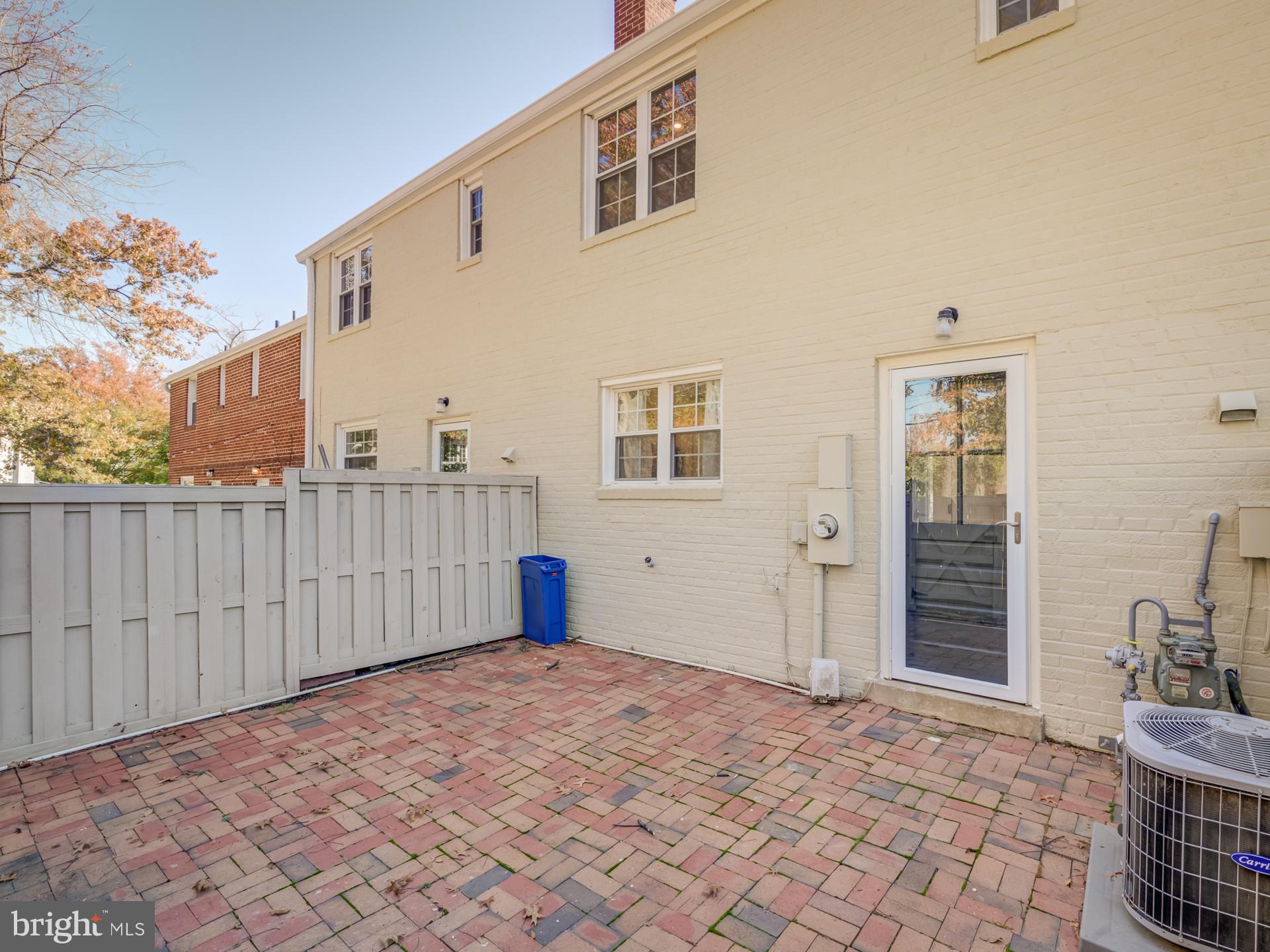 FAIRLINGTON TOWNE - Residential Lease