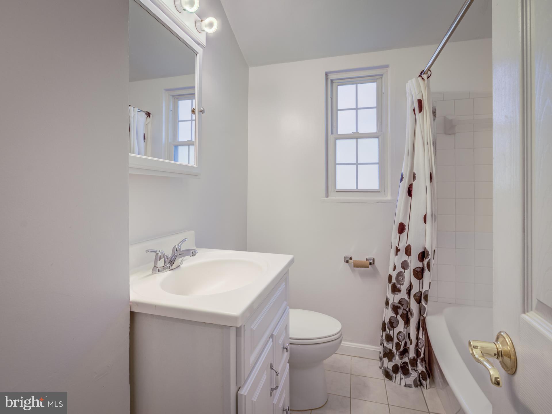 FAIRLINGTON TOWNE - Residential Lease