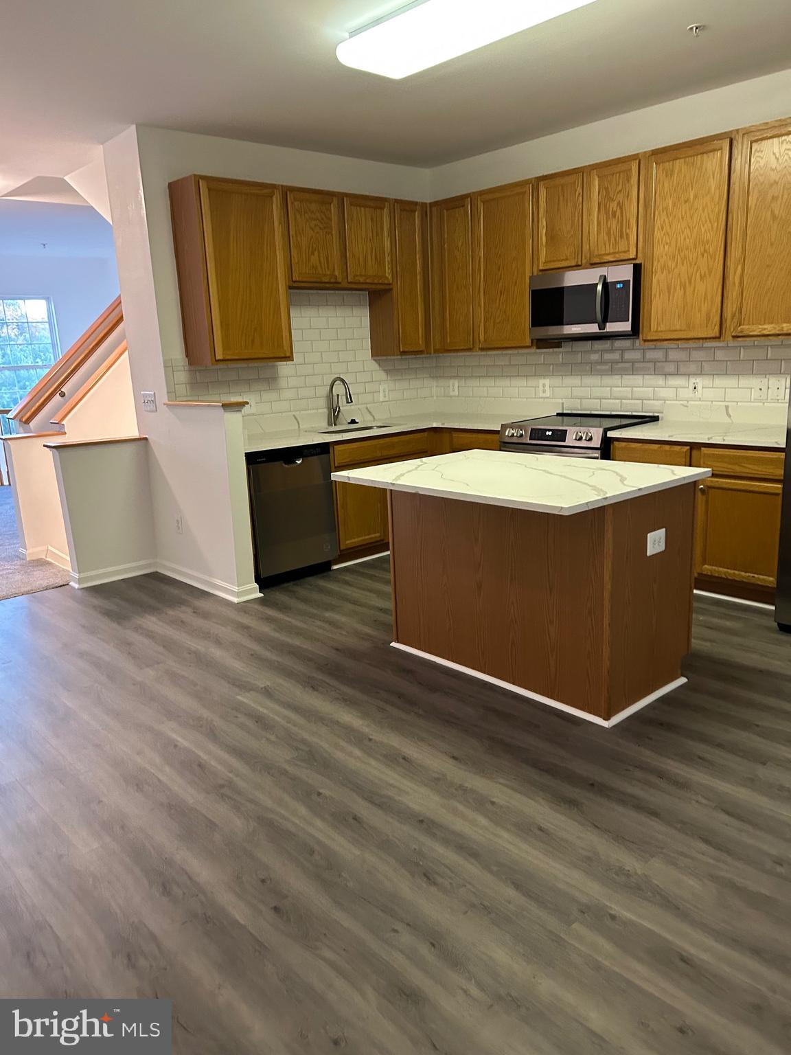 MIDDLE RIVER - Residential