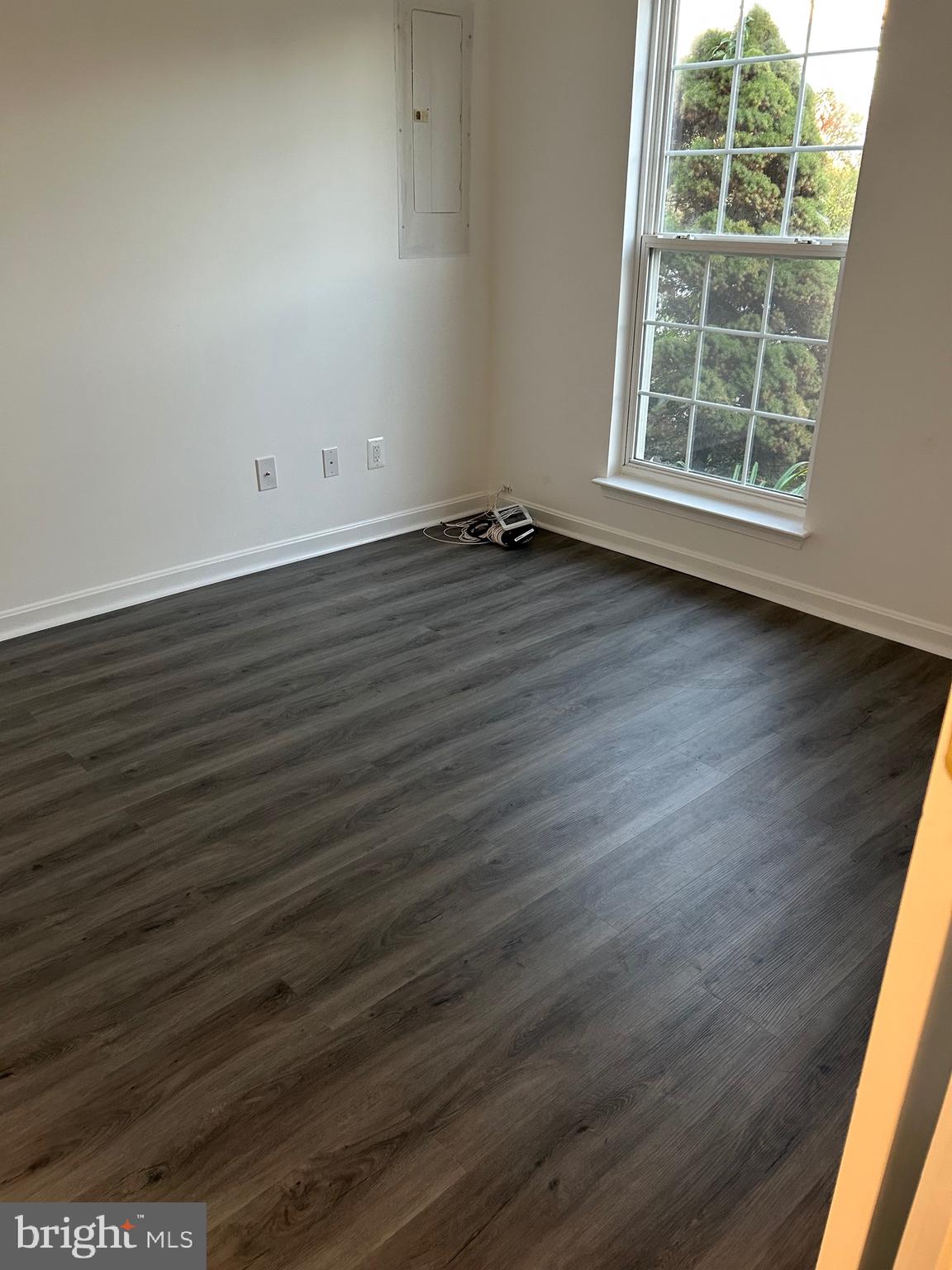 MIDDLE RIVER - Residential