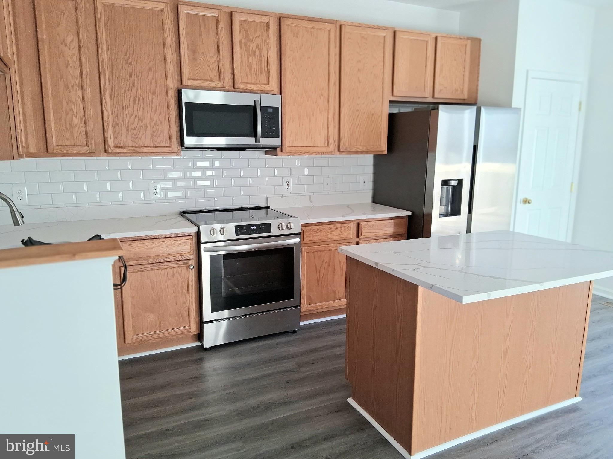 MIDDLE RIVER - Residential