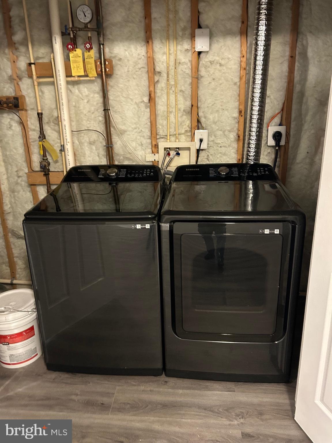 MIDDLE RIVER - Residential