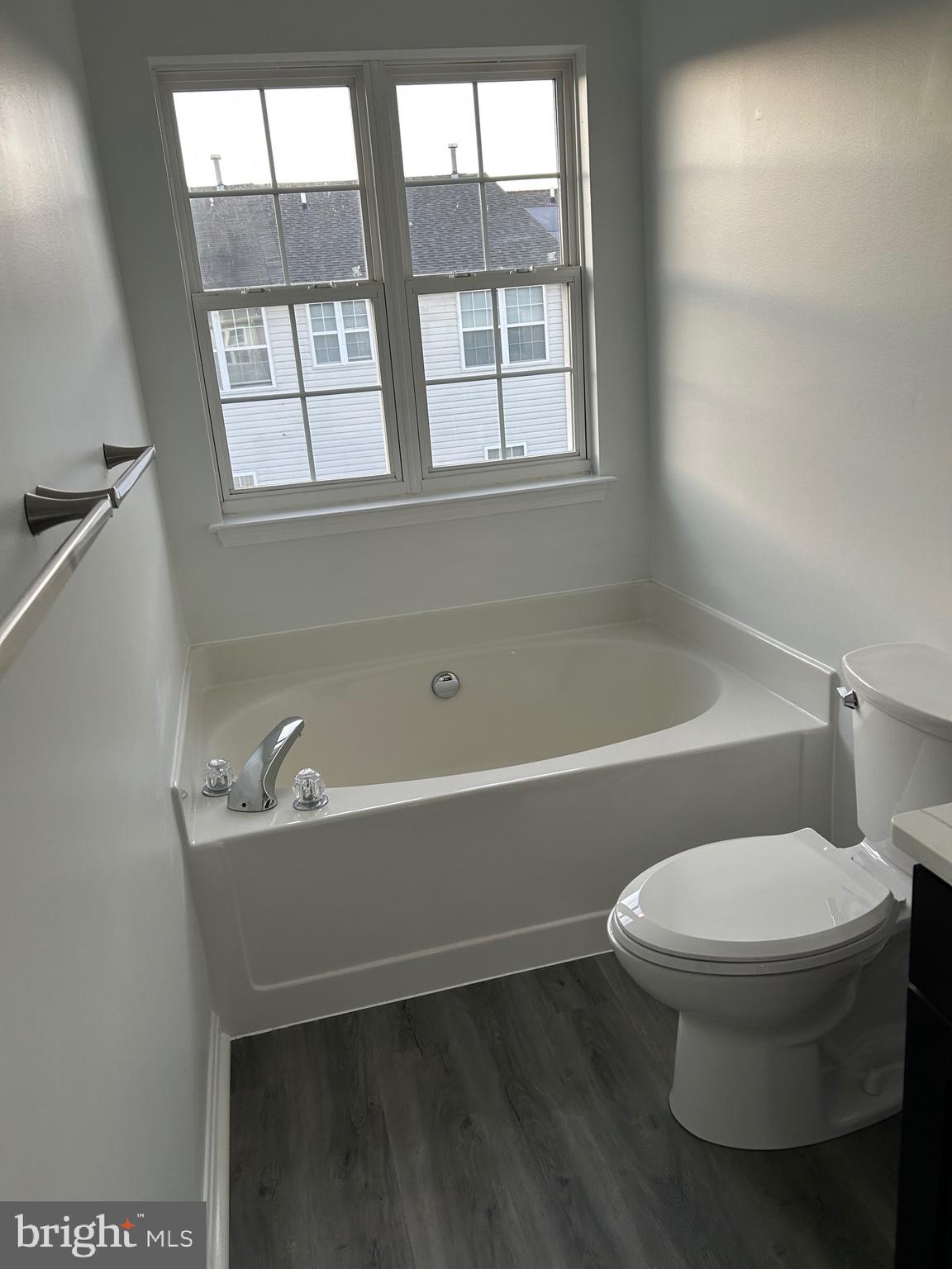 MIDDLE RIVER - Residential