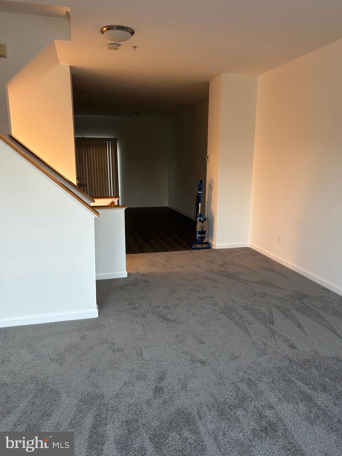 MIDDLE RIVER - Residential