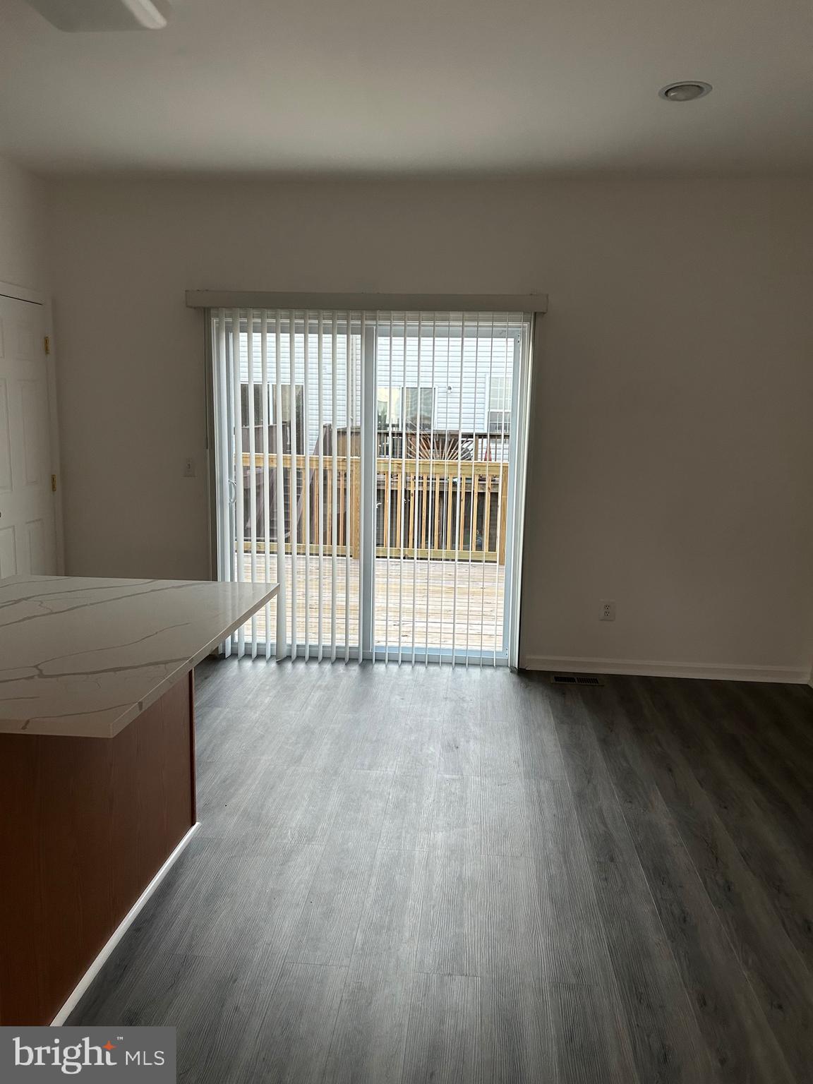 MIDDLE RIVER - Residential