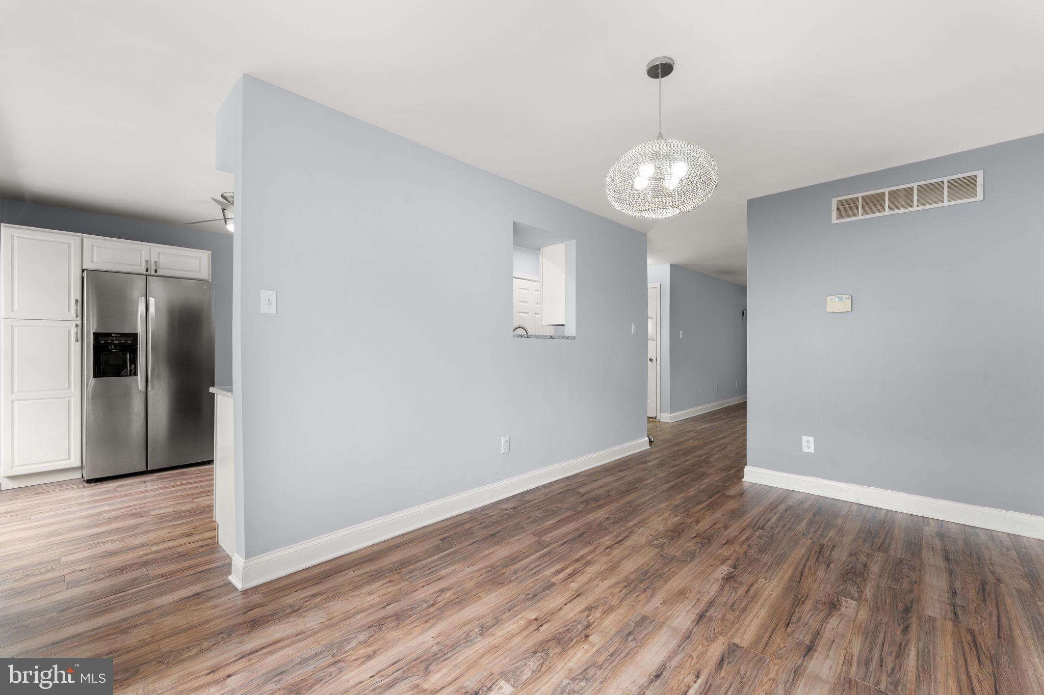 127 E WINONA AVENUE