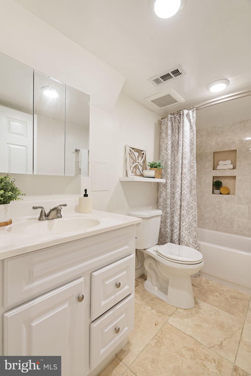 JEFFERSON MANOR - Residential