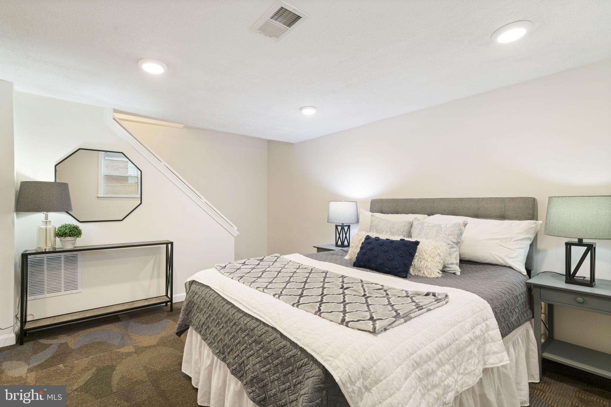 JEFFERSON MANOR - Residential