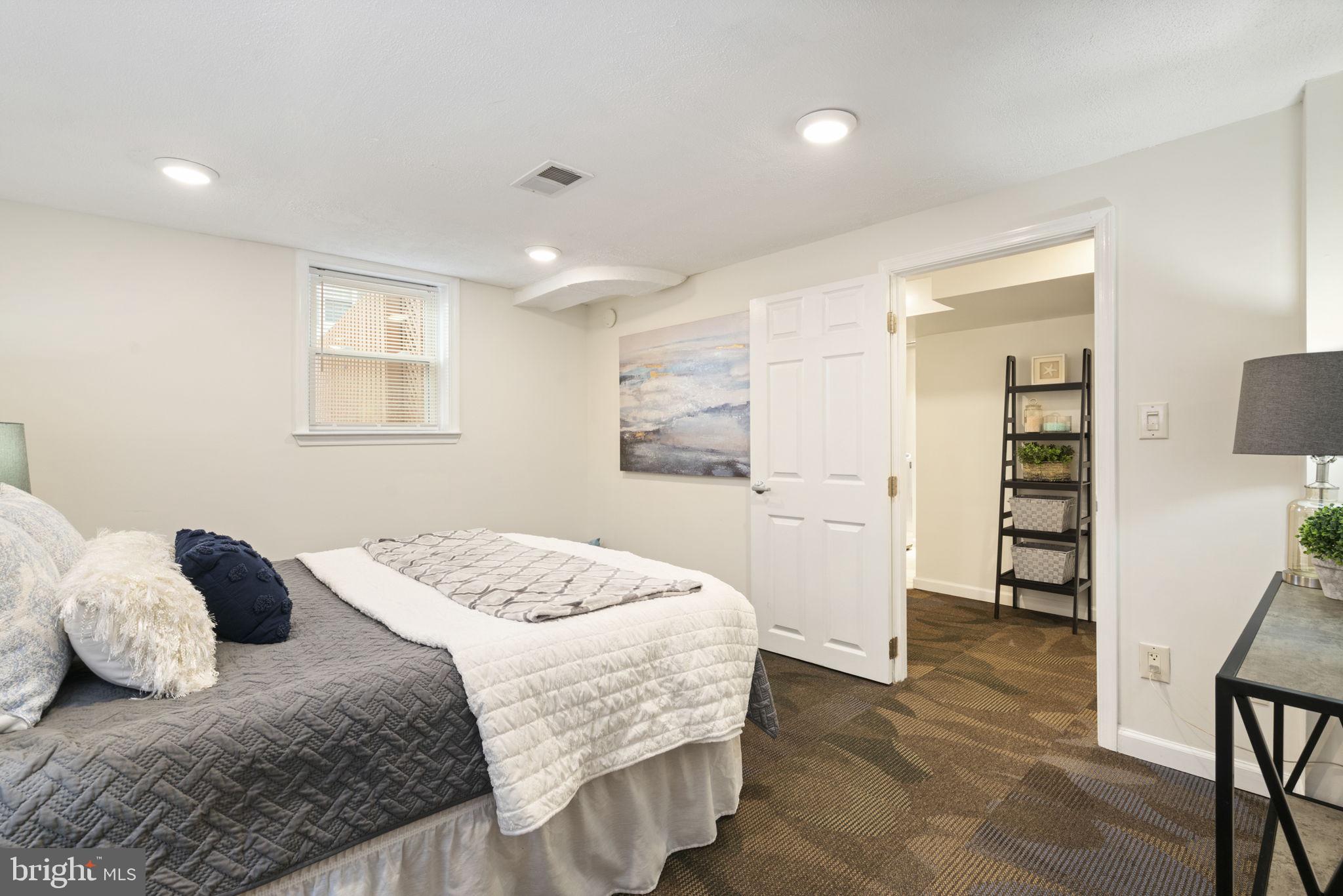 JEFFERSON MANOR - Residential