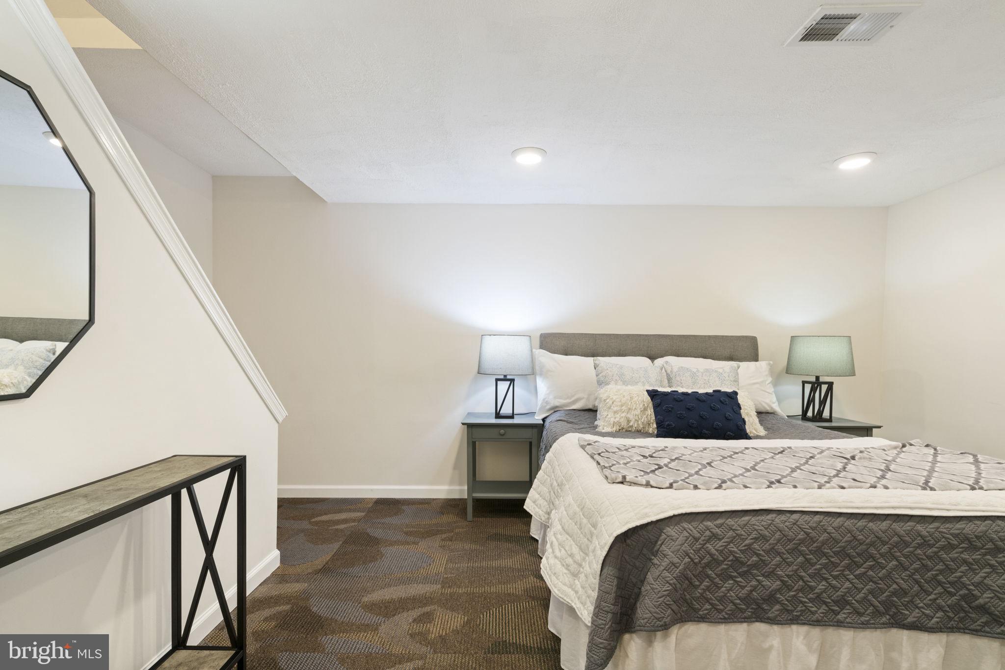 JEFFERSON MANOR - Residential