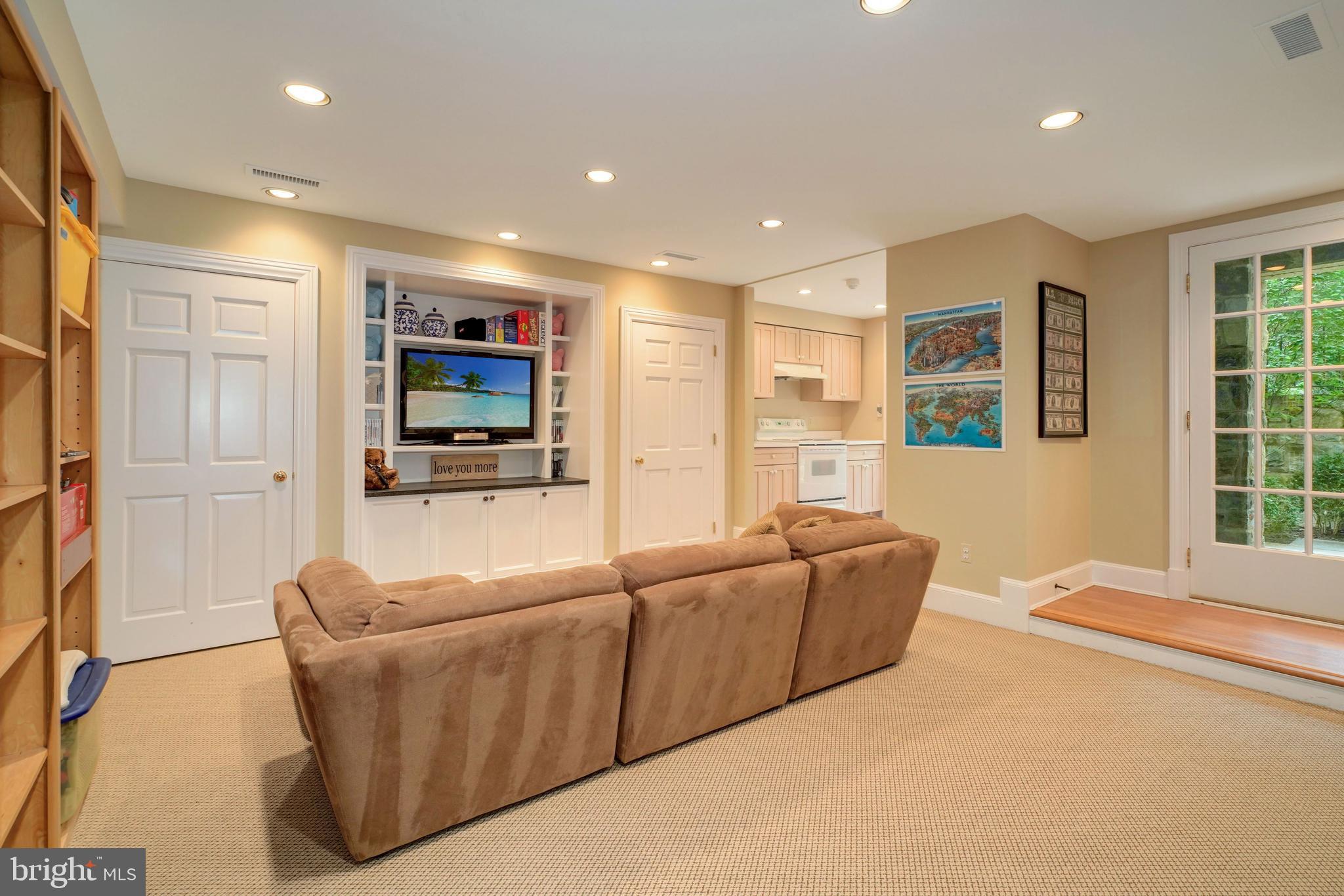 SPRING VALLEY - Residential