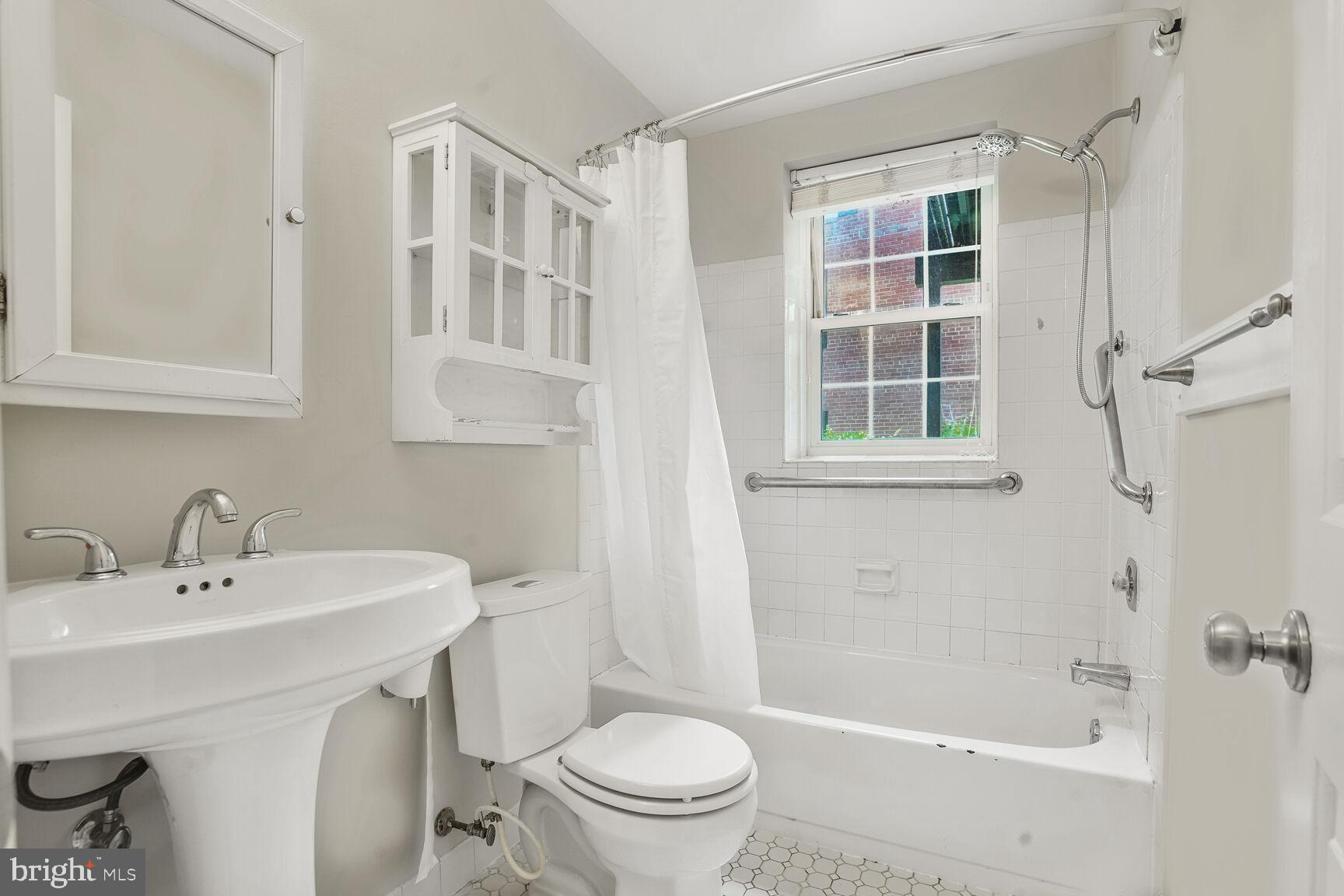 FAIRLINGTON VILLAGES - Residential Lease