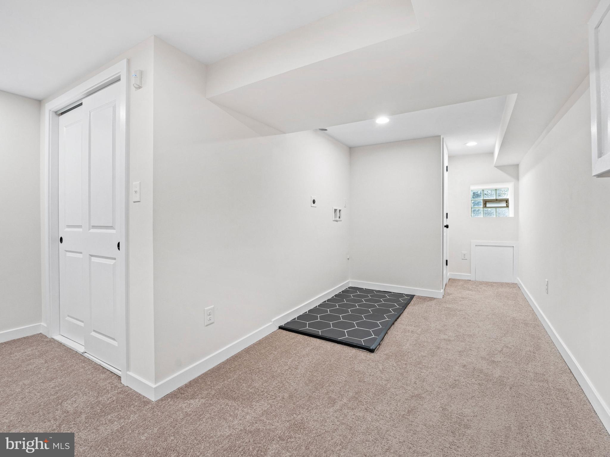 WEST OAK LANE - Residential