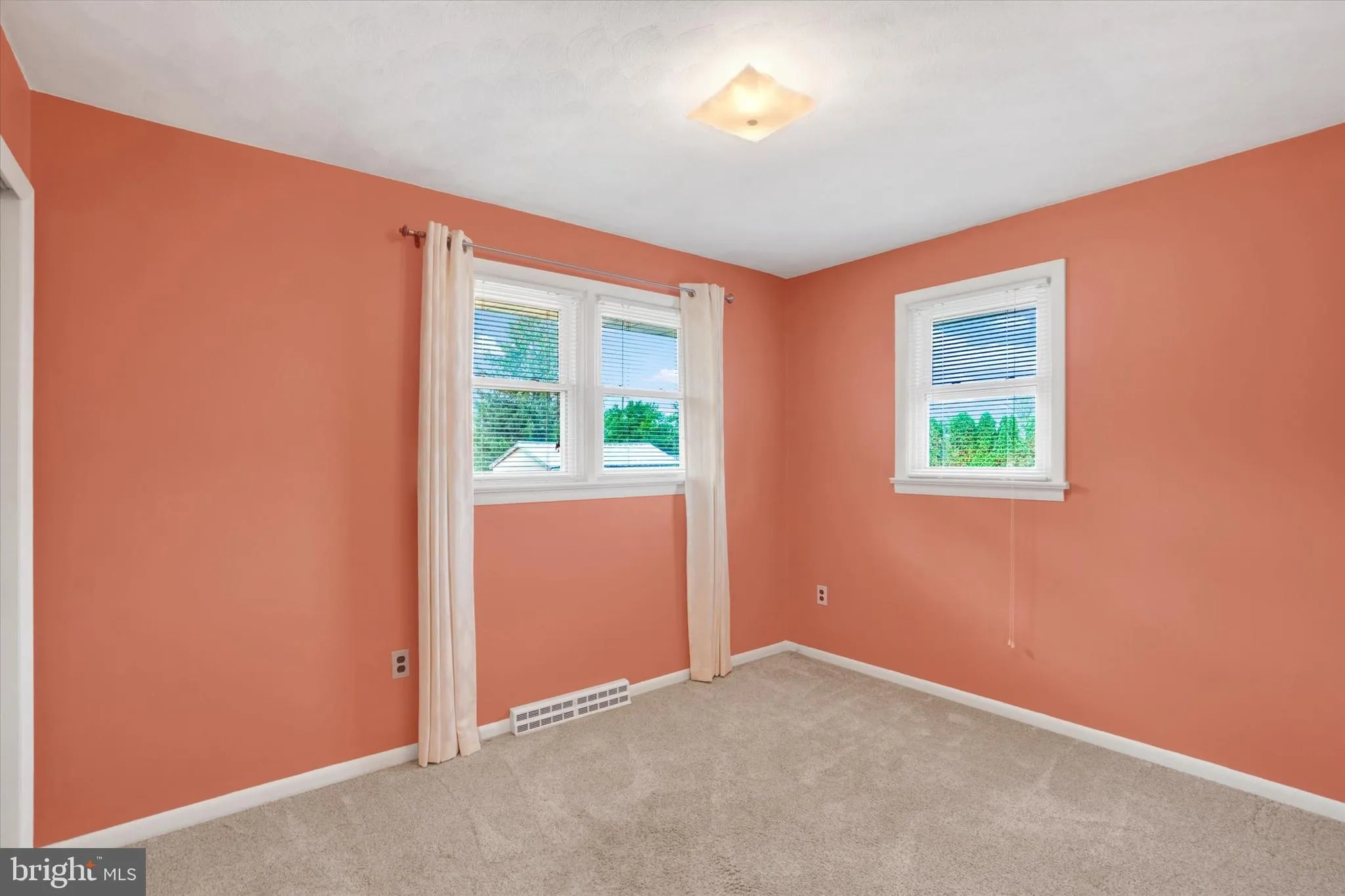 York, Pennsylvania 17408, United States, 3 Bedrooms Bedrooms, ,2 BathroomsBathrooms,Residential,Pending,215916