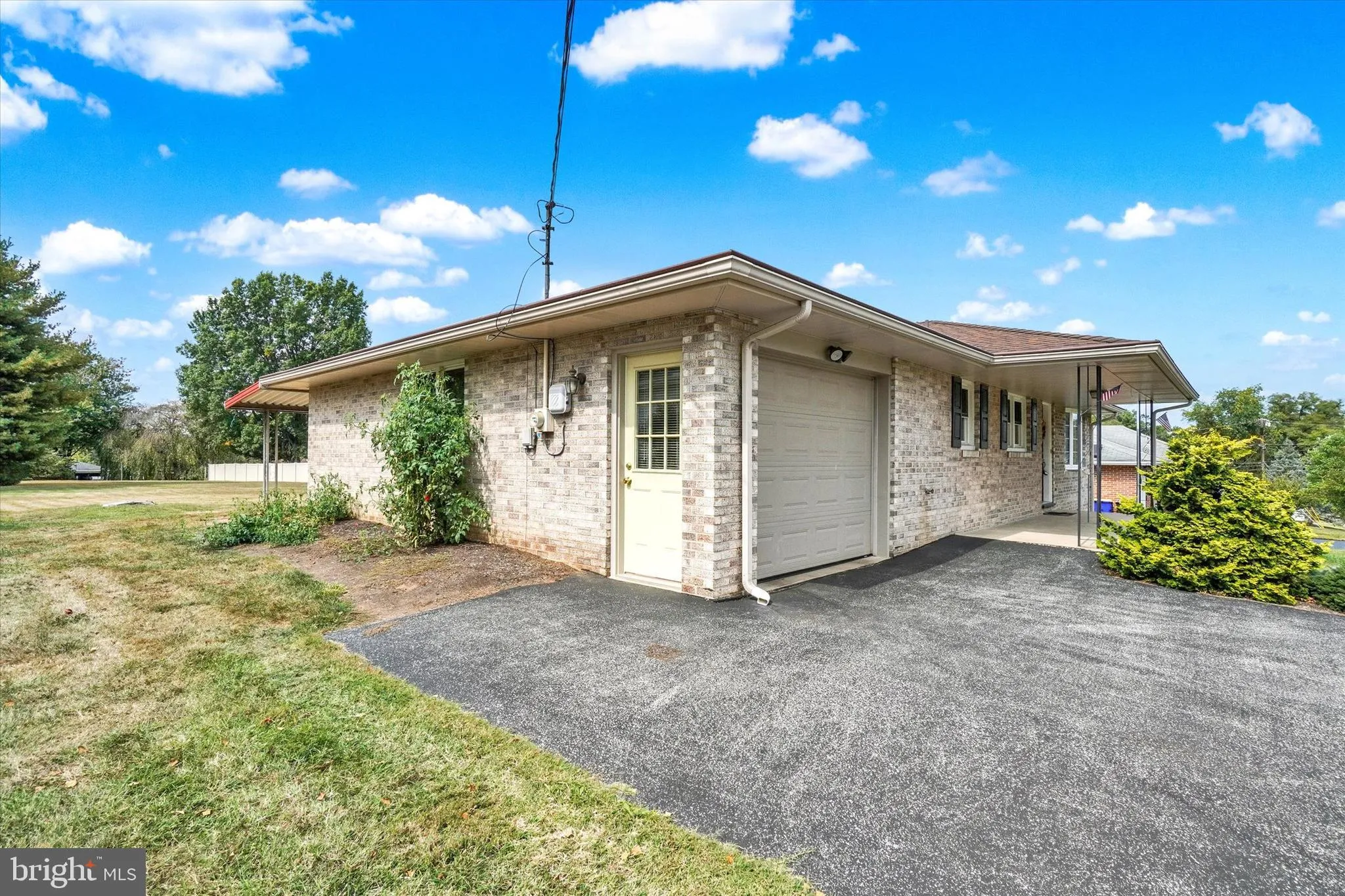 York, Pennsylvania 17408, United States, 3 Bedrooms Bedrooms, ,2 BathroomsBathrooms,Residential,Pending,215916