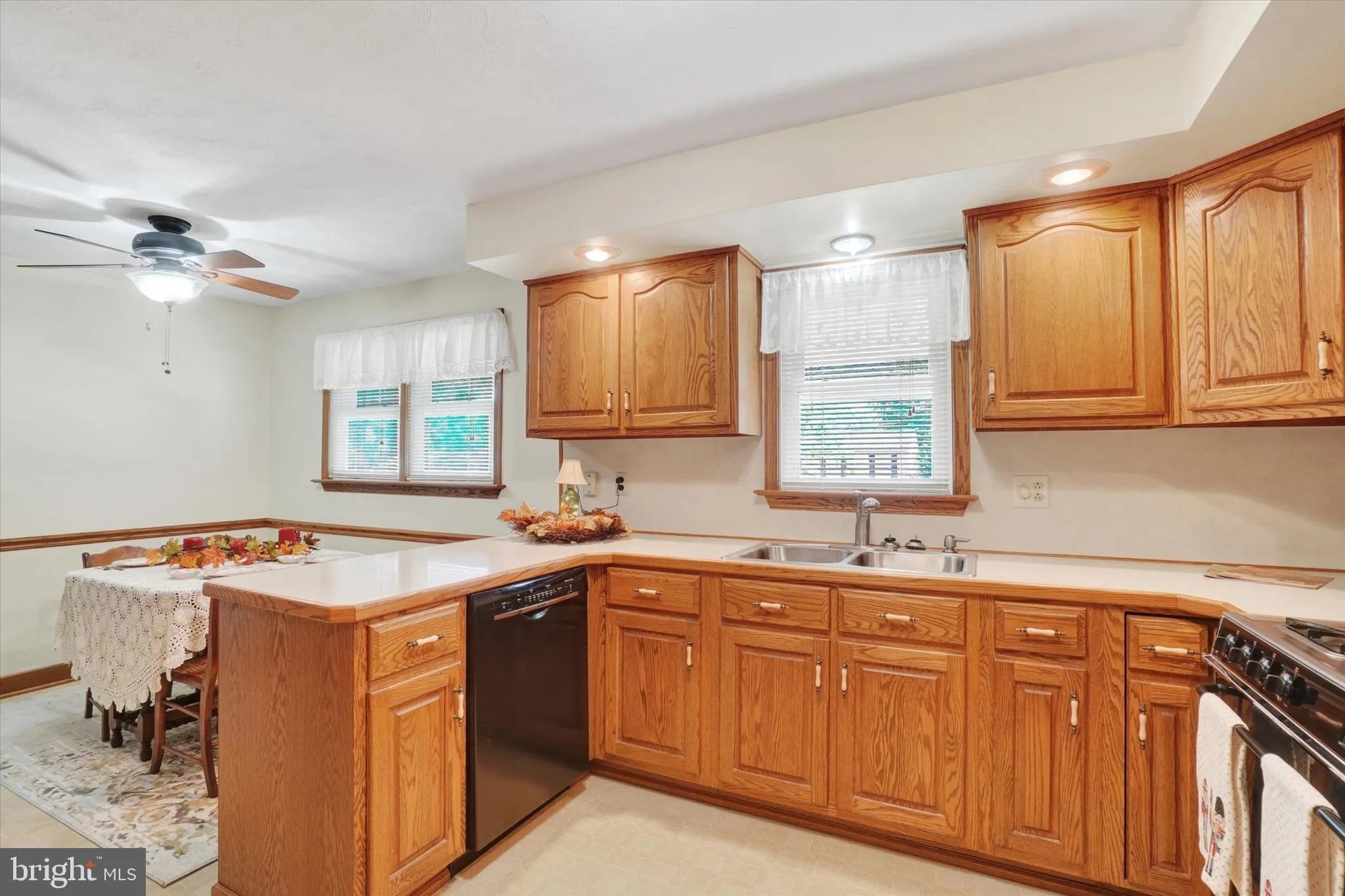 York, Pennsylvania 17408, United States, 3 Bedrooms Bedrooms, ,2 BathroomsBathrooms,Residential,Pending,215916