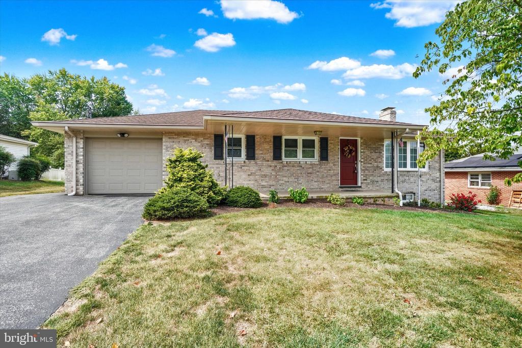 Photo of 2154 Derry Road, YORK, PA 17408 (MLS # PAYK2090624)