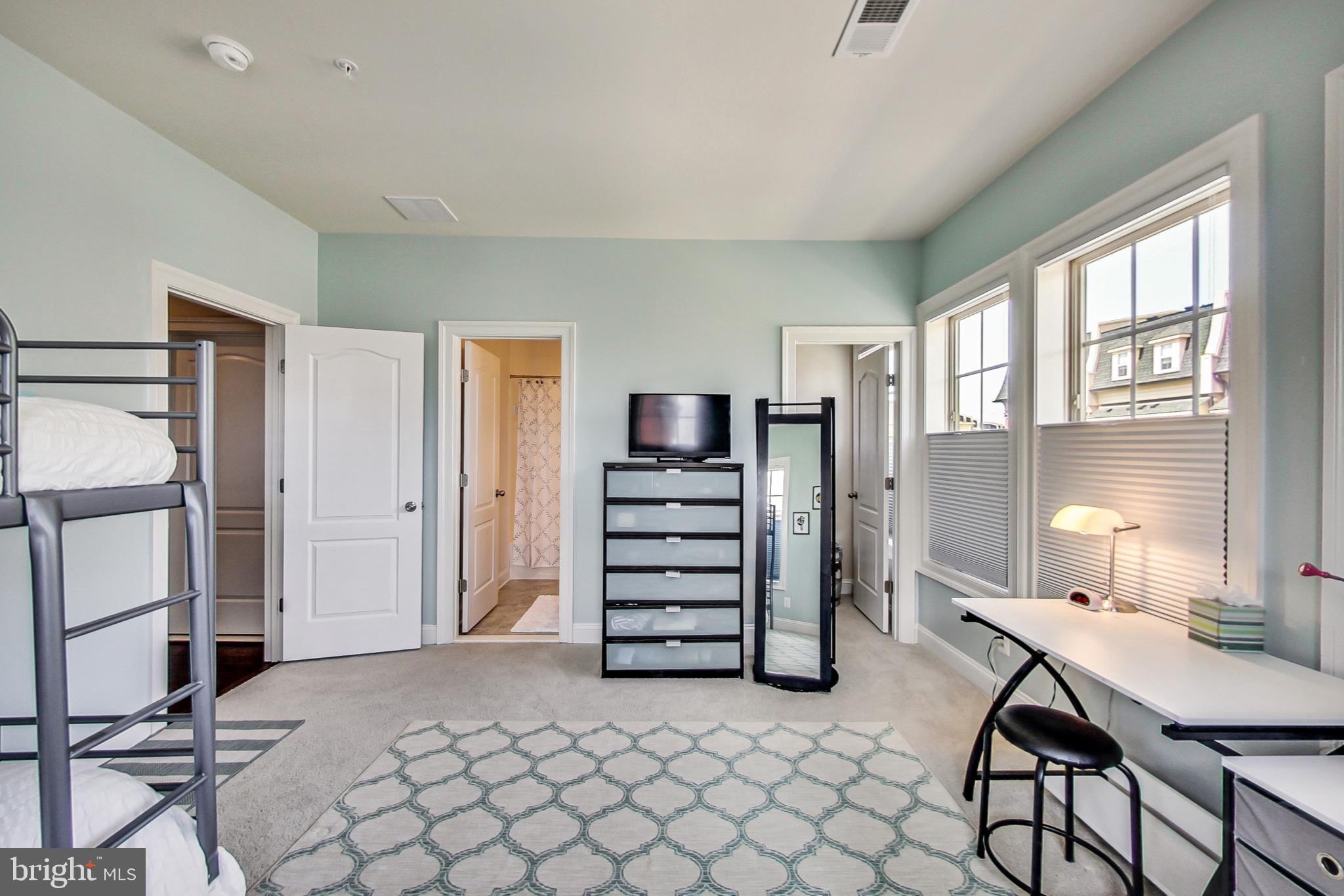 POTOMAC OVERLOOK - Residential