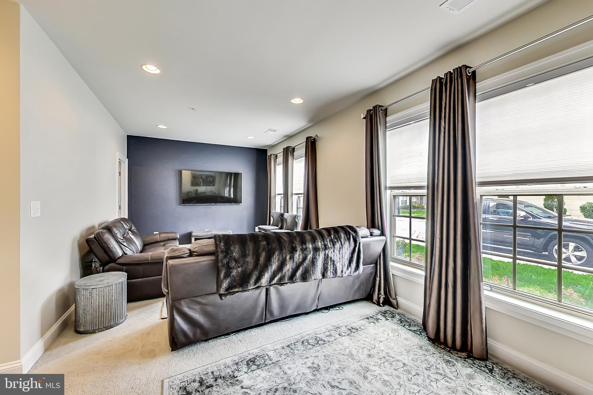 POTOMAC OVERLOOK - Residential