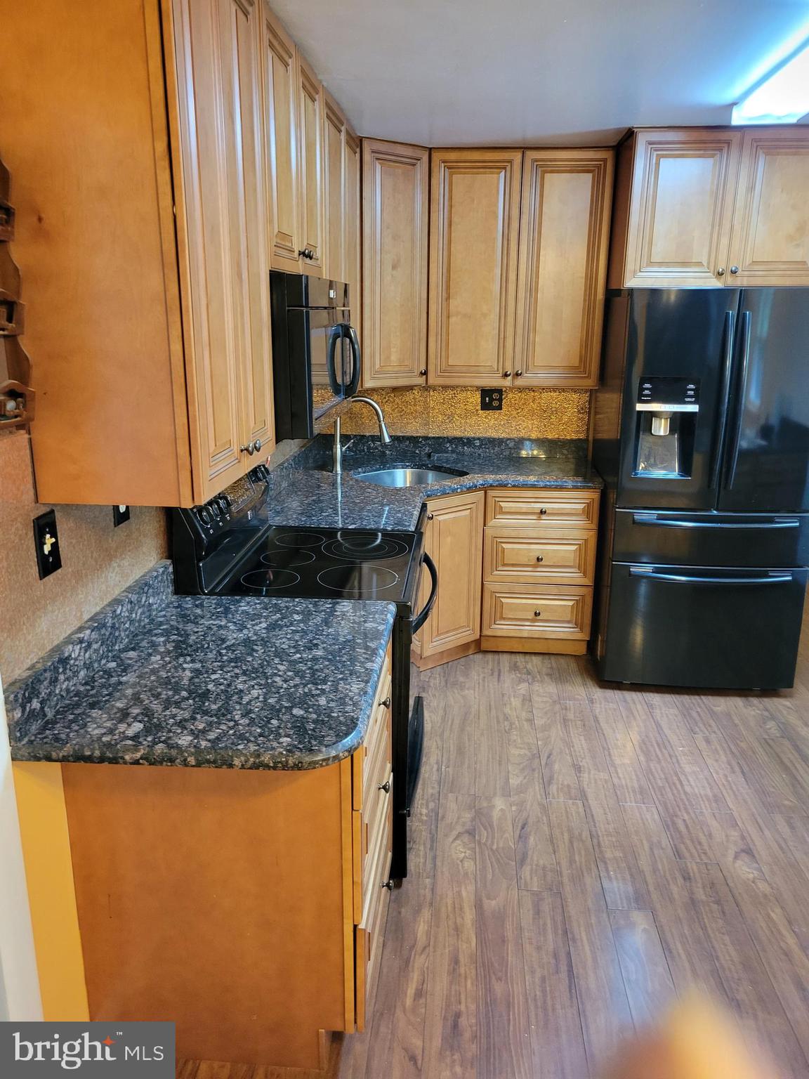 CHRIS MAR MANOR - Residential