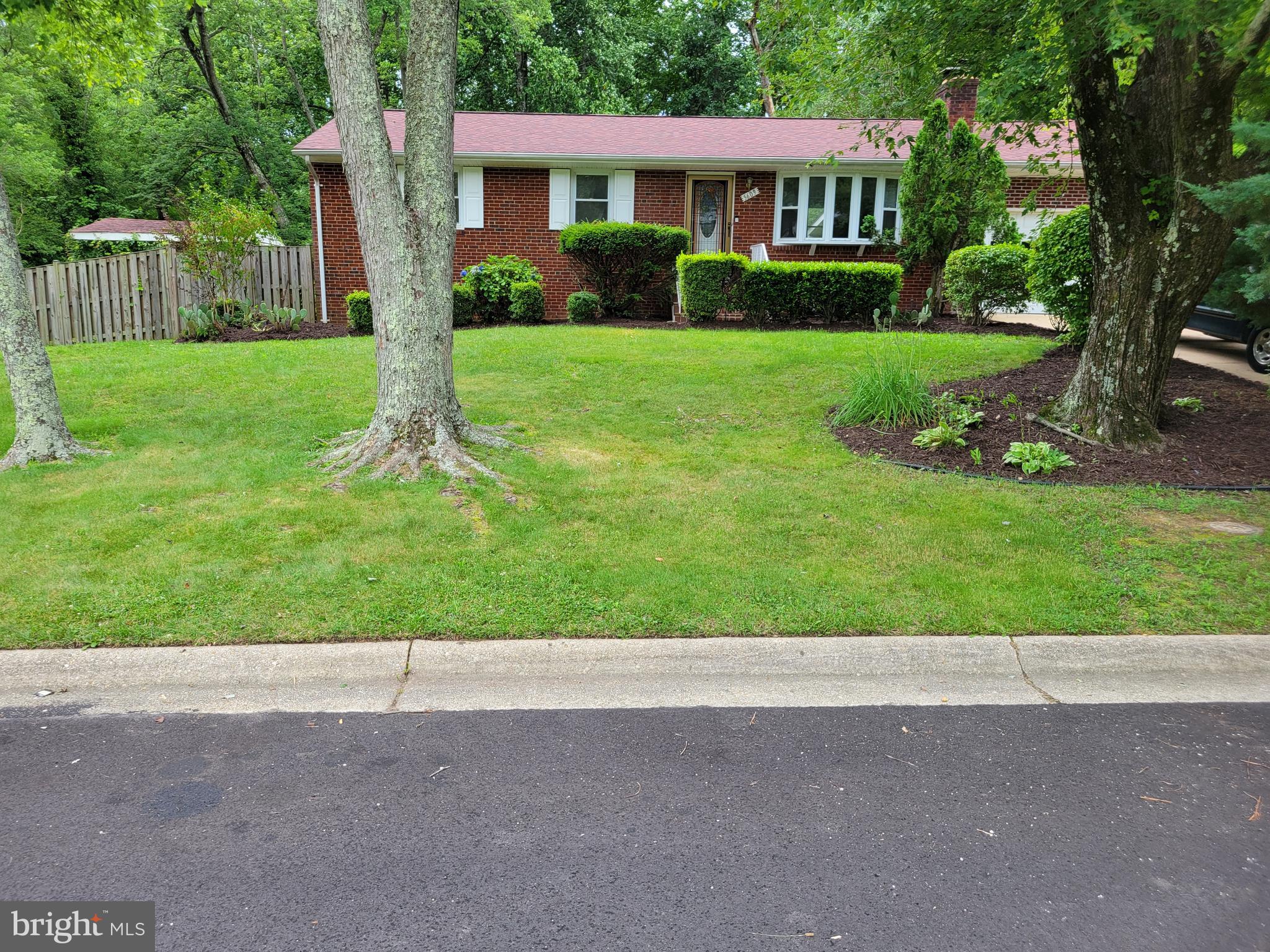 CHRIS MAR MANOR - Residential