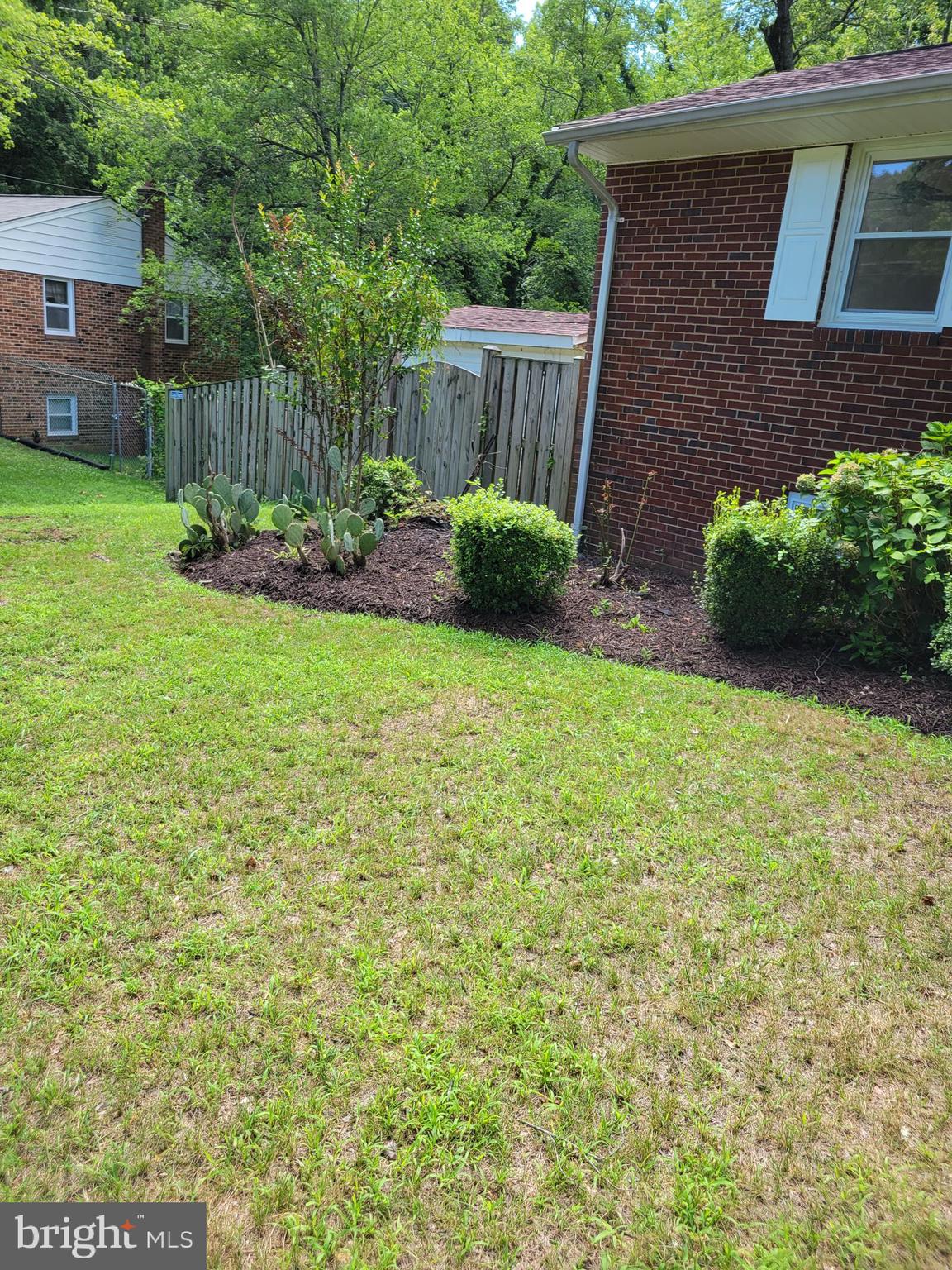 CHRIS MAR MANOR - Residential