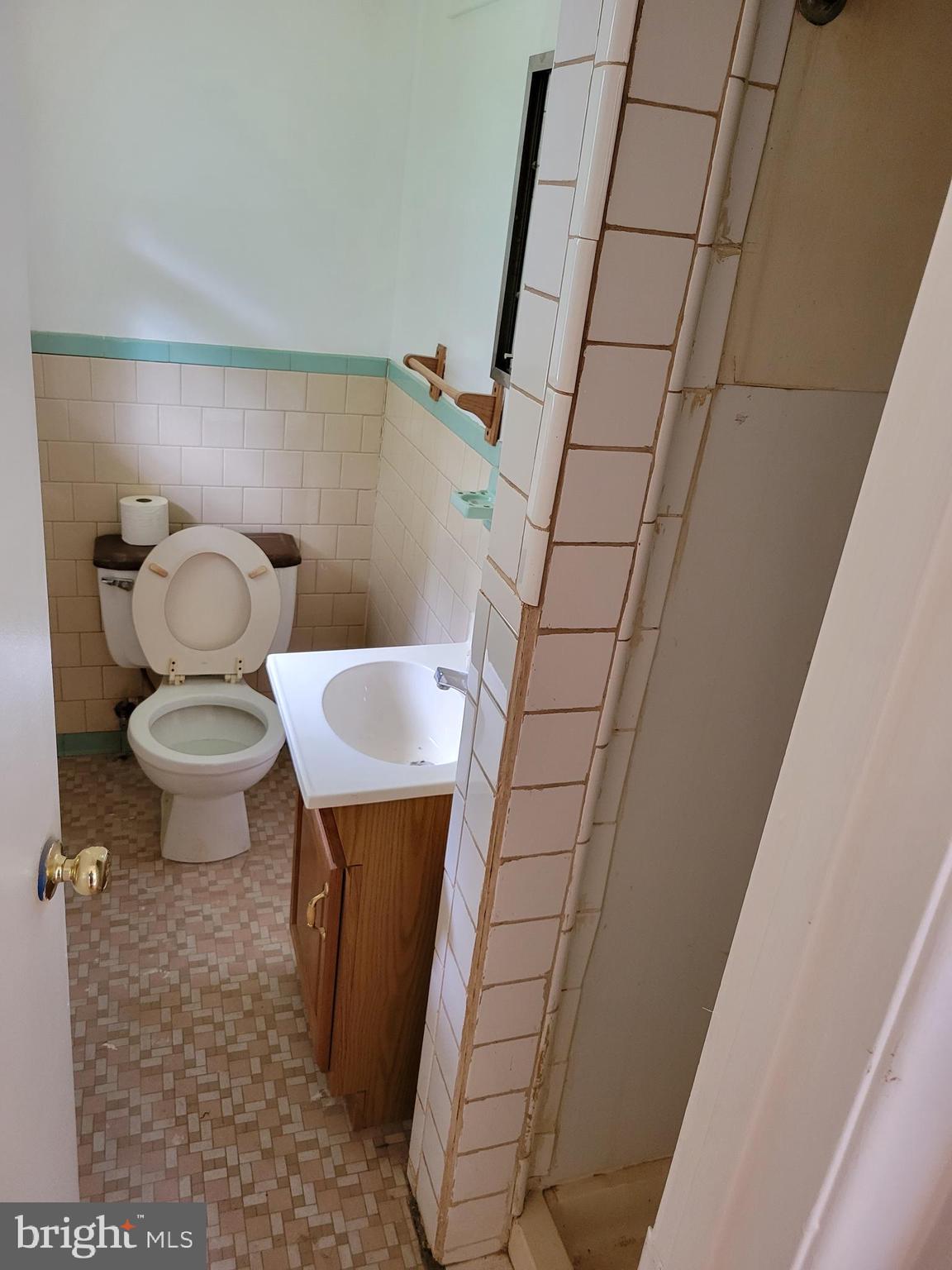 CHRIS MAR MANOR - Residential