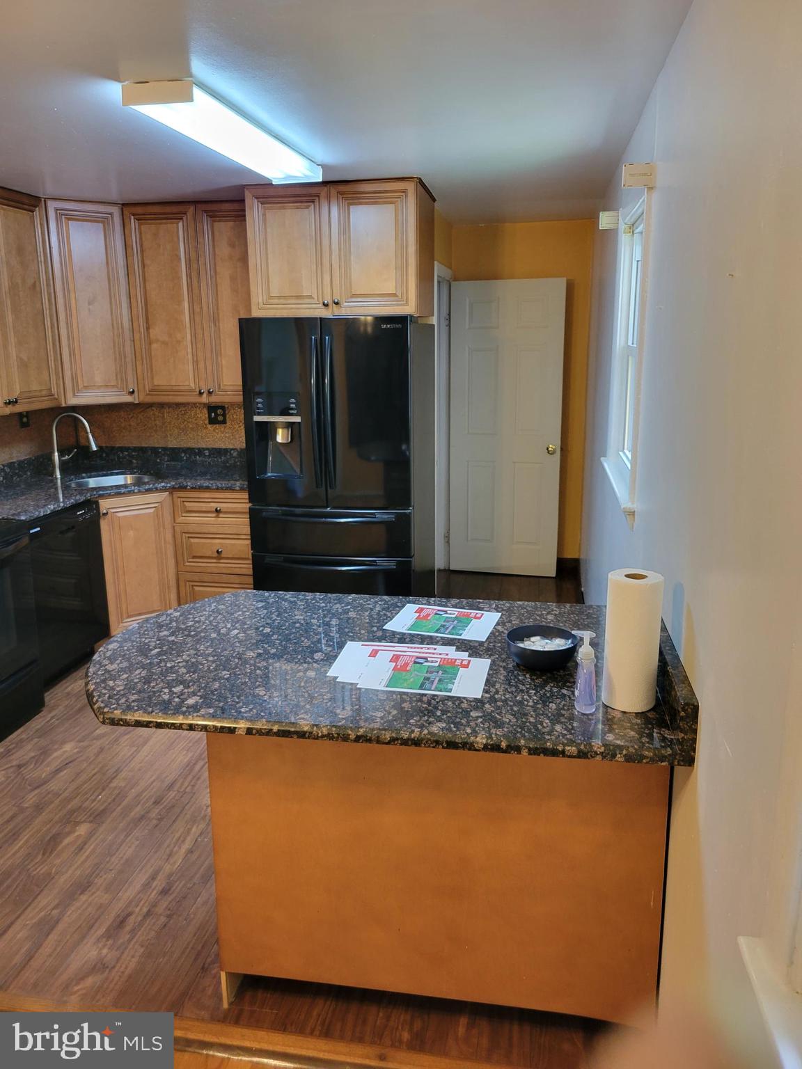 CHRIS MAR MANOR - Residential