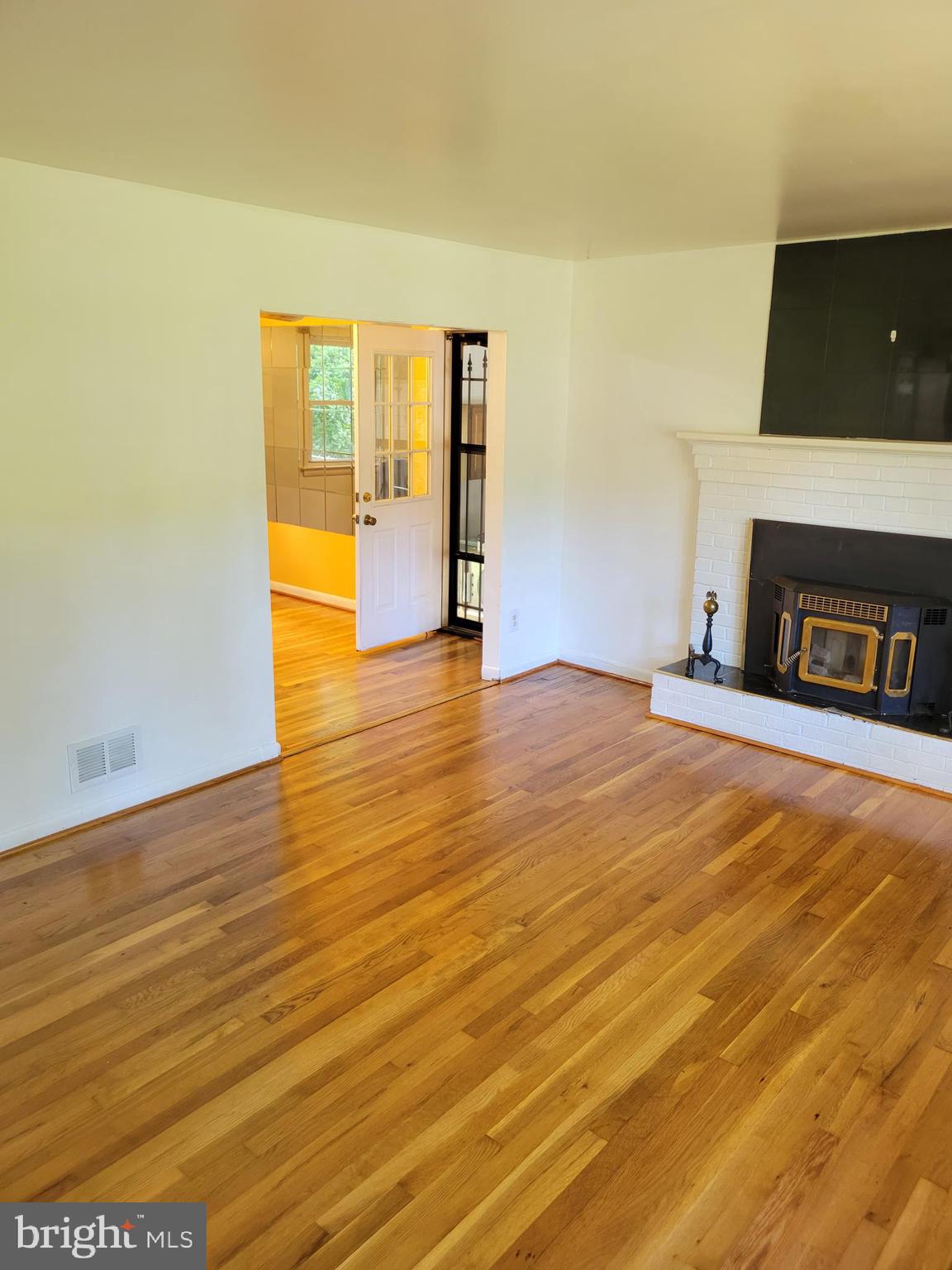 CHRIS MAR MANOR - Residential