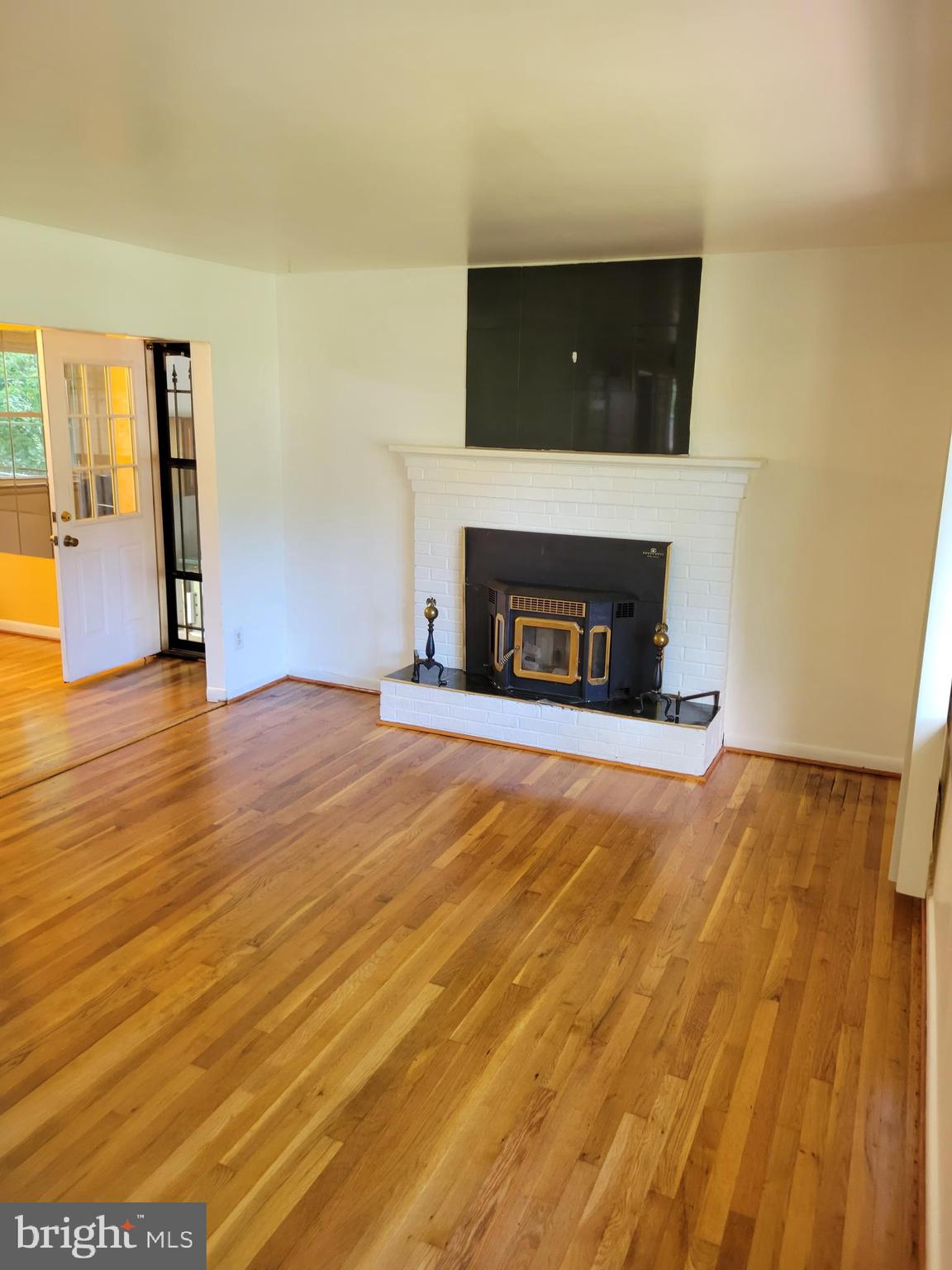 CHRIS MAR MANOR - Residential