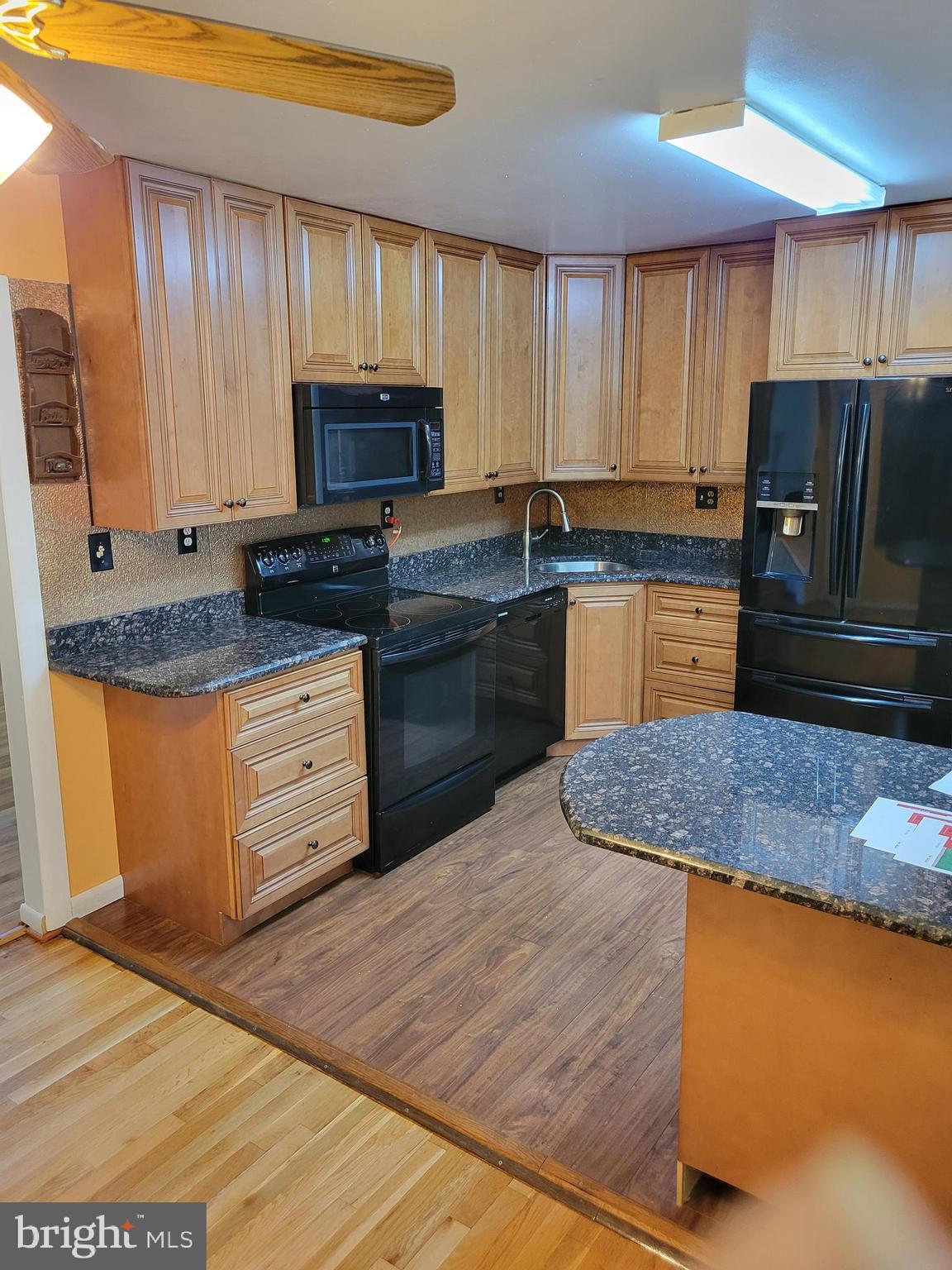 CHRIS MAR MANOR - Residential