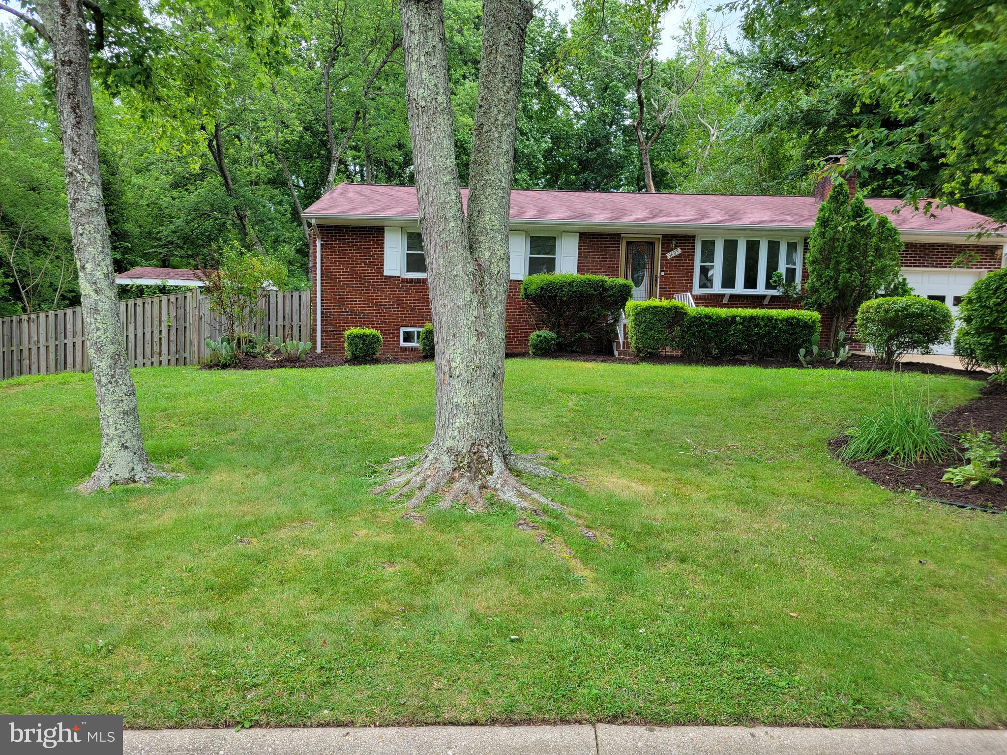 CHRIS MAR MANOR - Residential