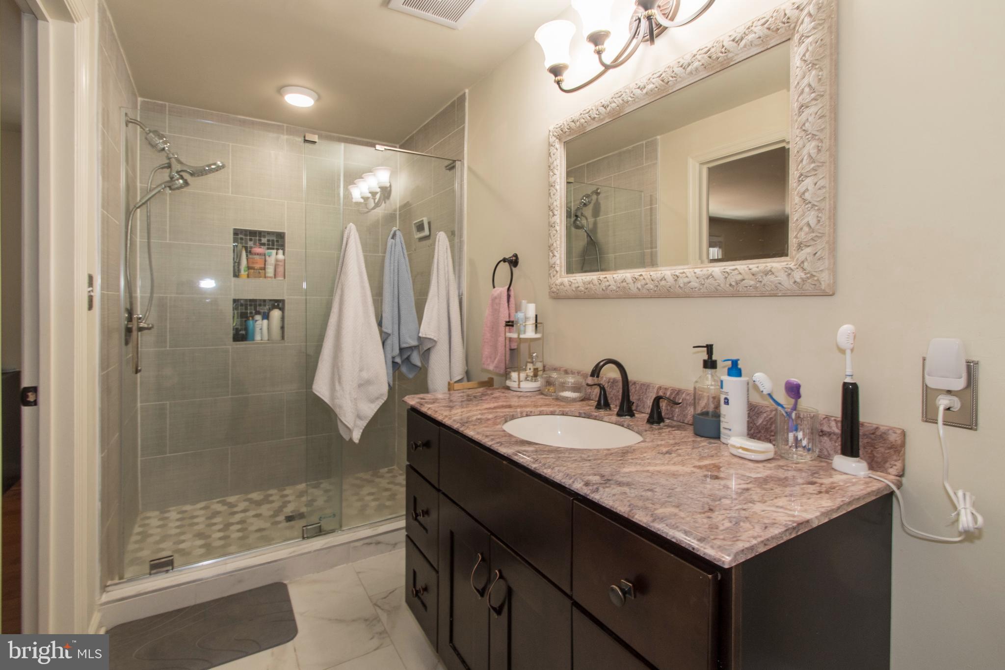 FALLSREACH - Residential Lease