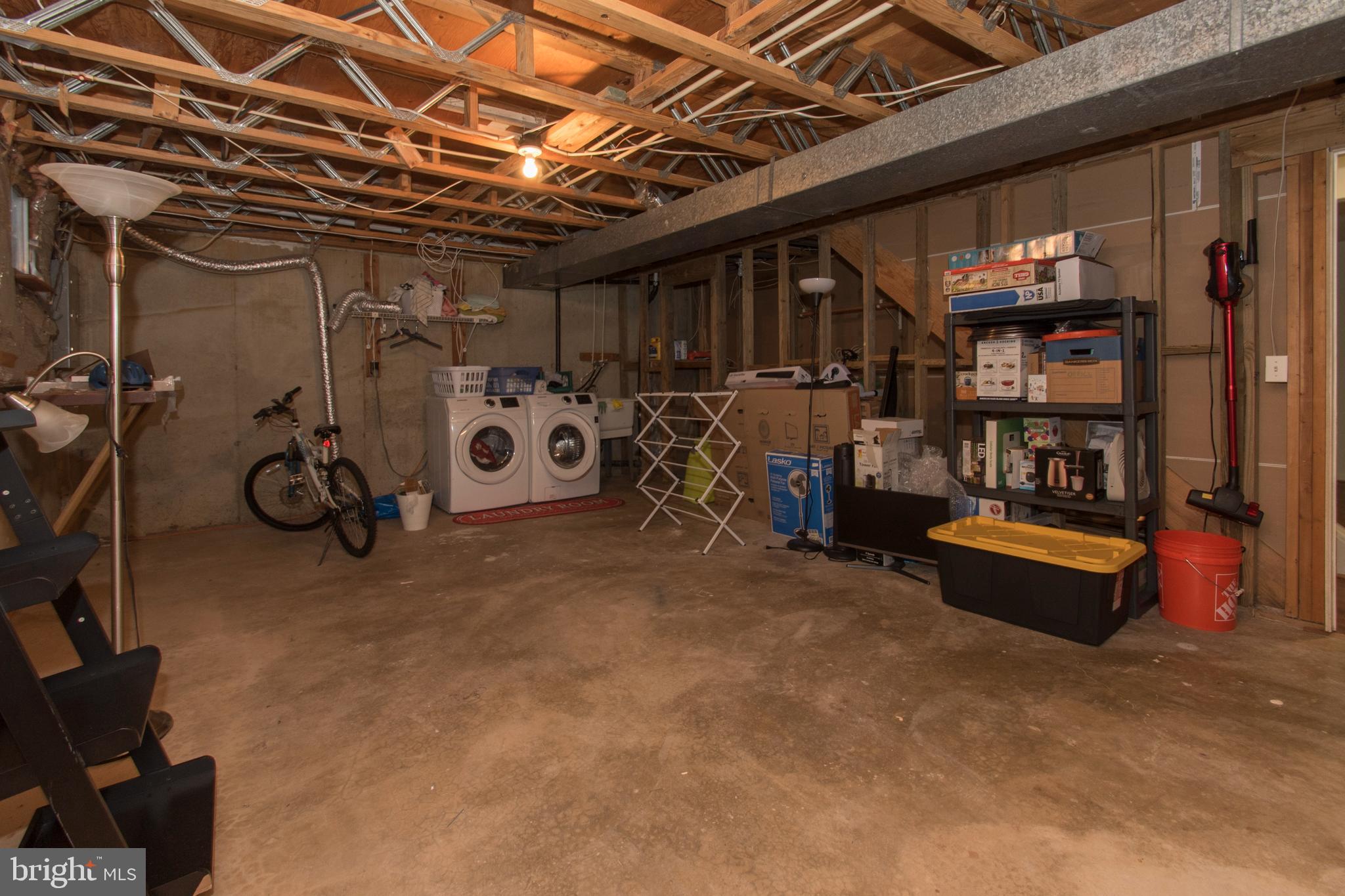 FALLSREACH - Residential Lease