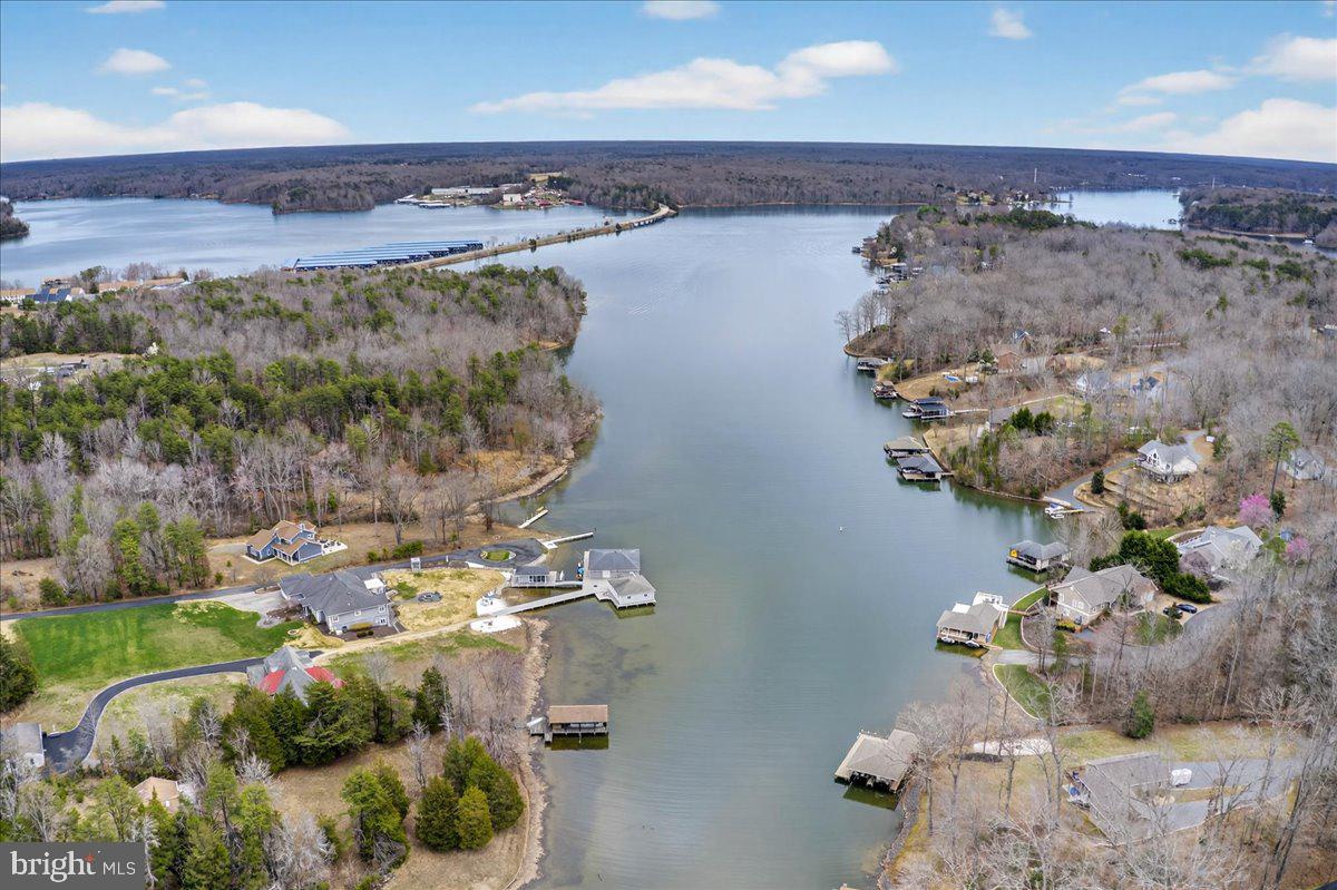 WILDWOOD ON LAKE ANNA - Residential