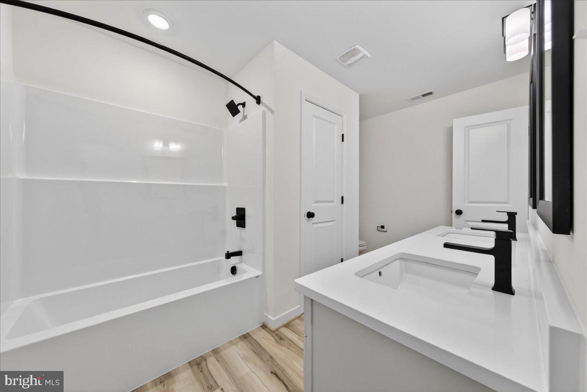 WILDWOOD ON LAKE ANNA - Residential