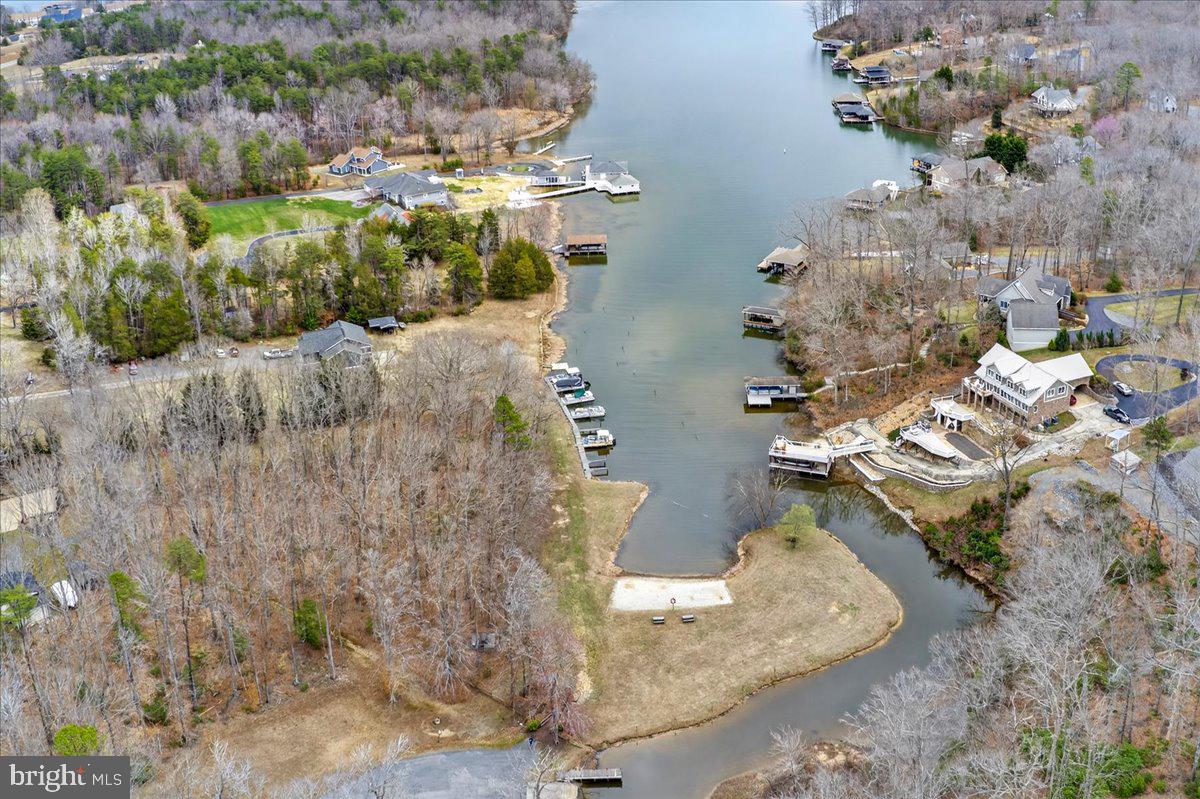 WILDWOOD ON LAKE ANNA - Residential