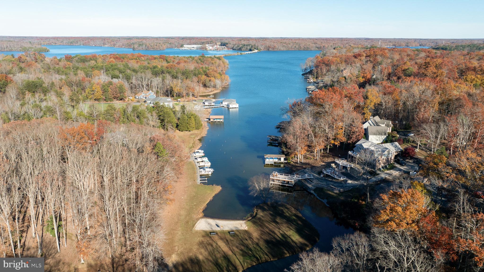 WILDWOOD ON LAKE ANNA - Residential