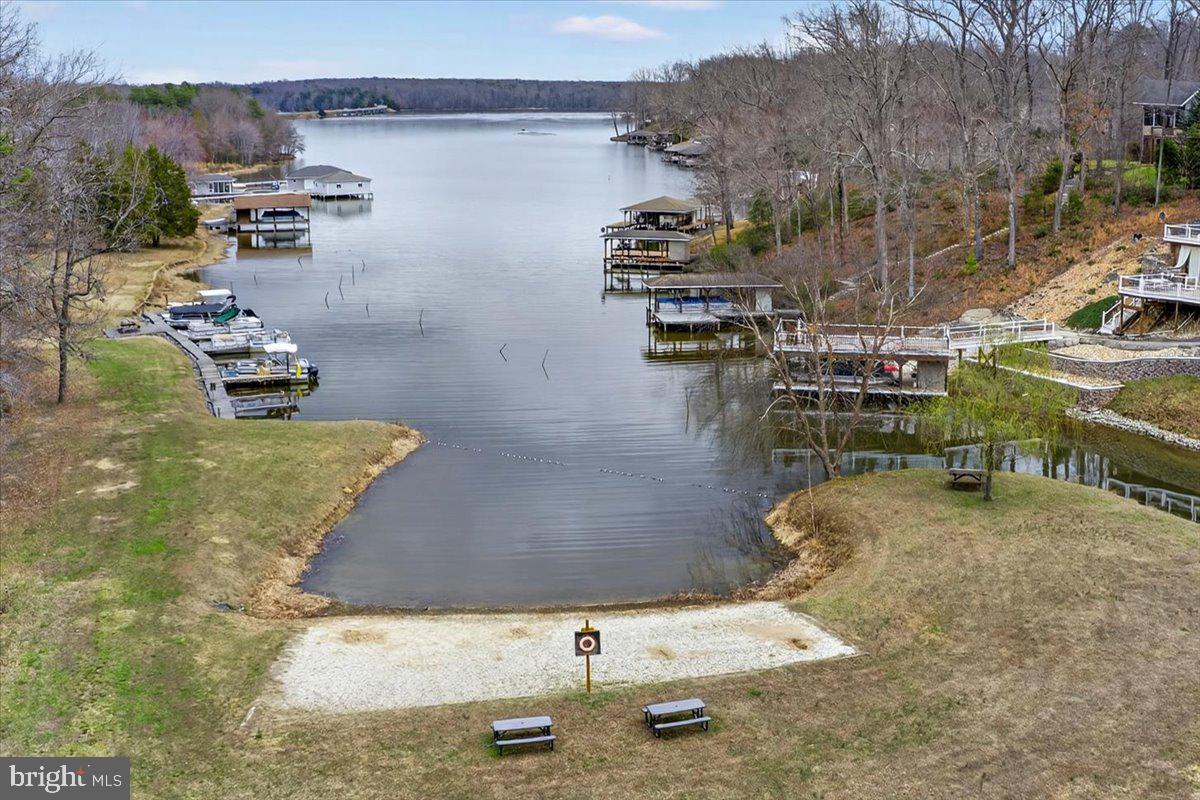 WILDWOOD ON LAKE ANNA - Residential
