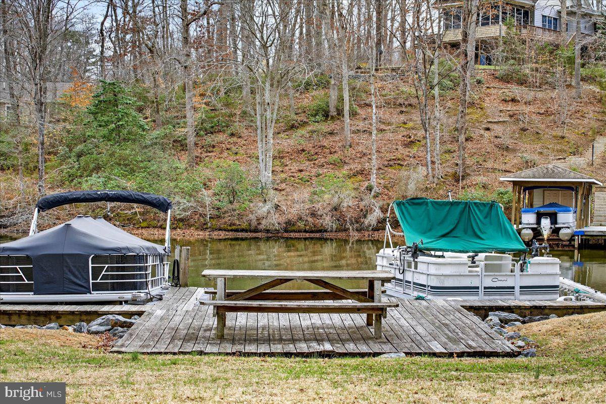 WILDWOOD ON LAKE ANNA - Residential