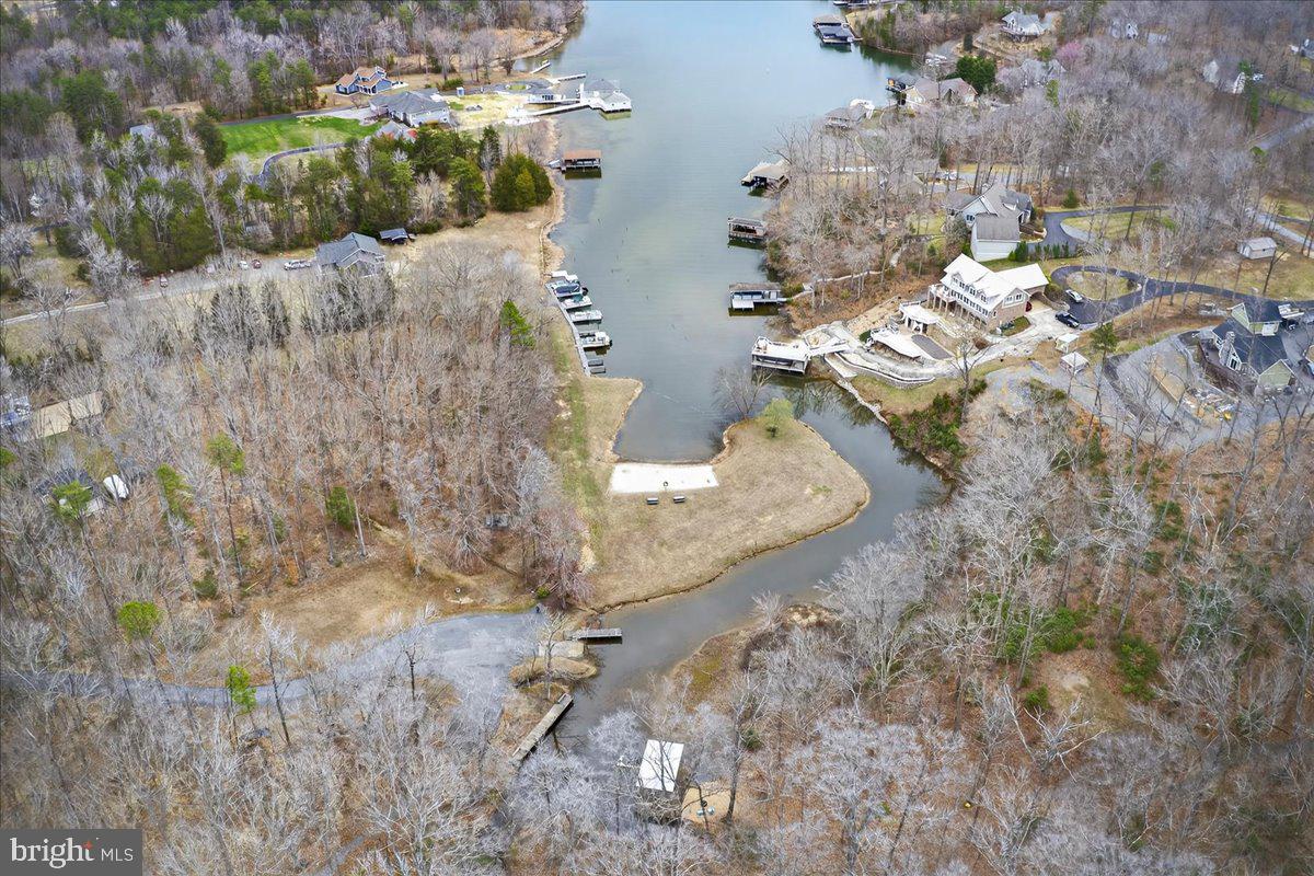 WILDWOOD ON LAKE ANNA - Residential
