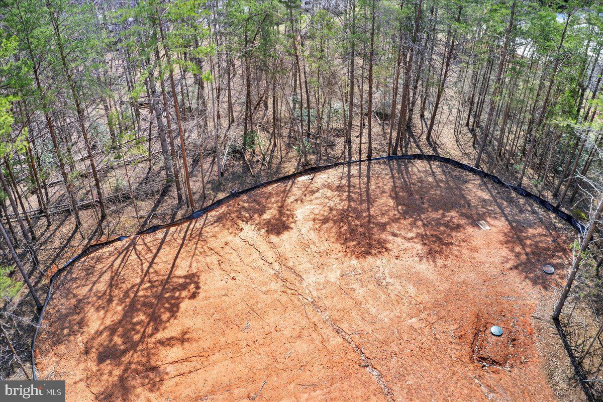 WILDWOOD ON LAKE ANNA - Residential