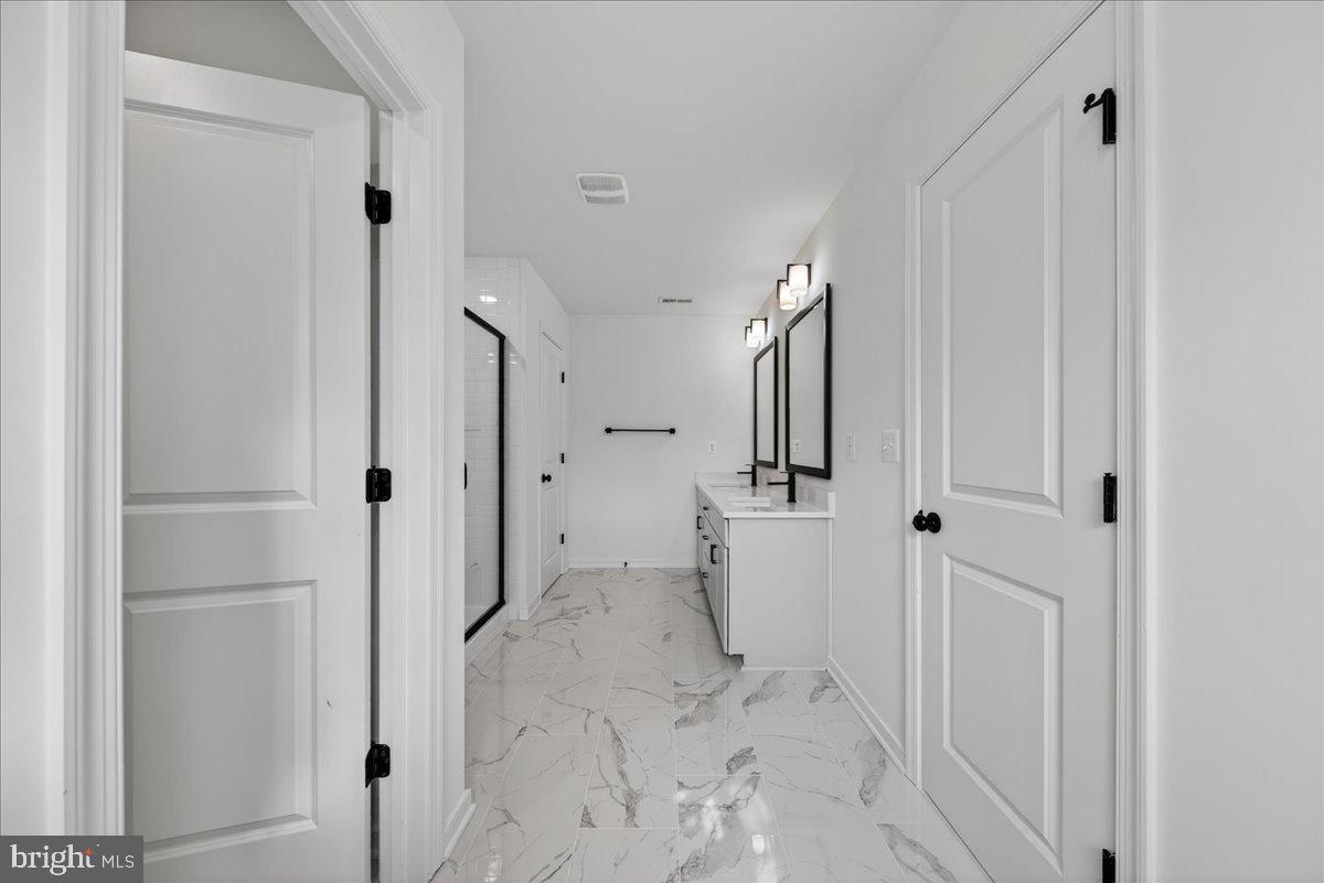 WILDWOOD ON LAKE ANNA - Residential